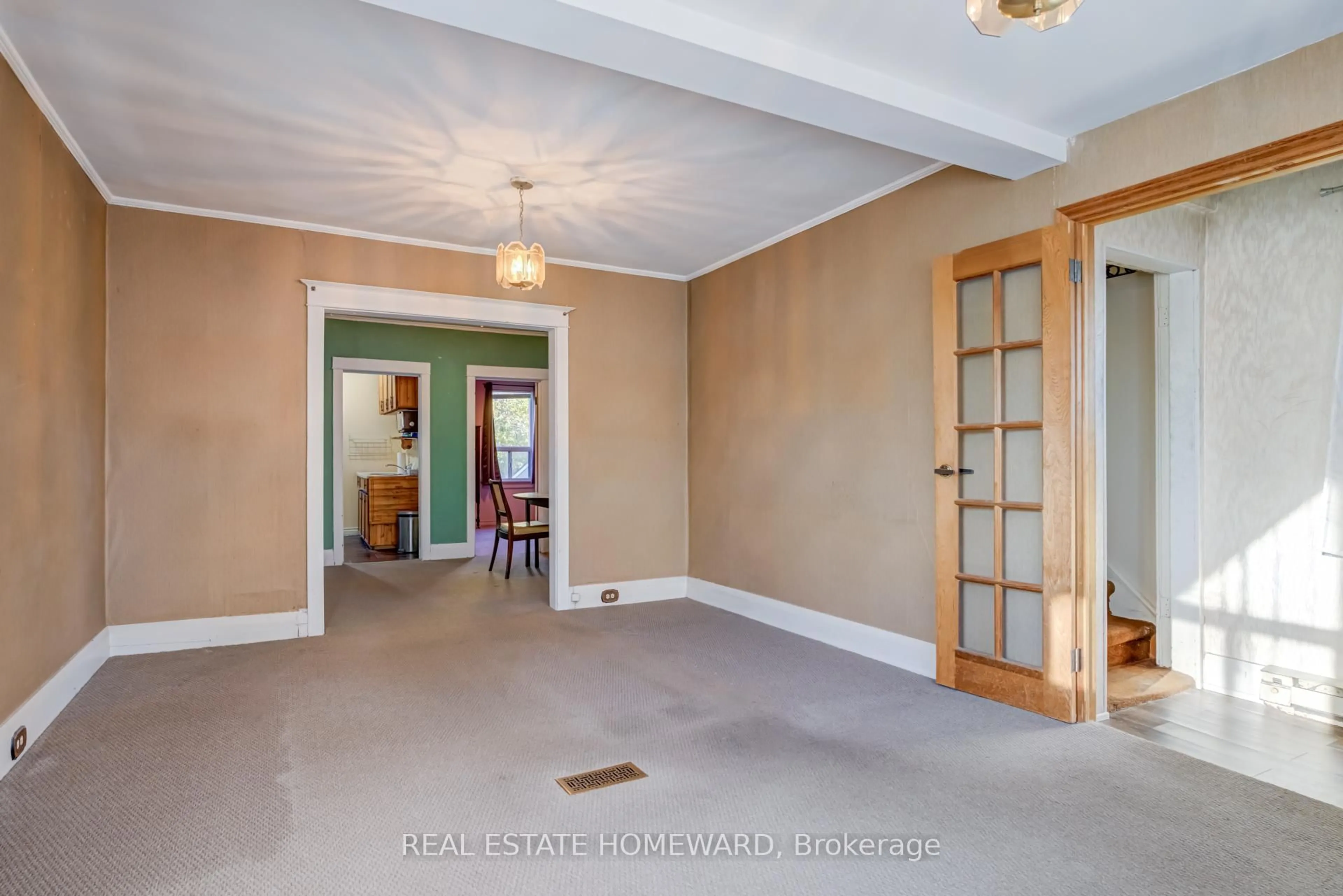 Indoor foyer for 132 Hollis Ave, Toronto Ontario M1N 2C8