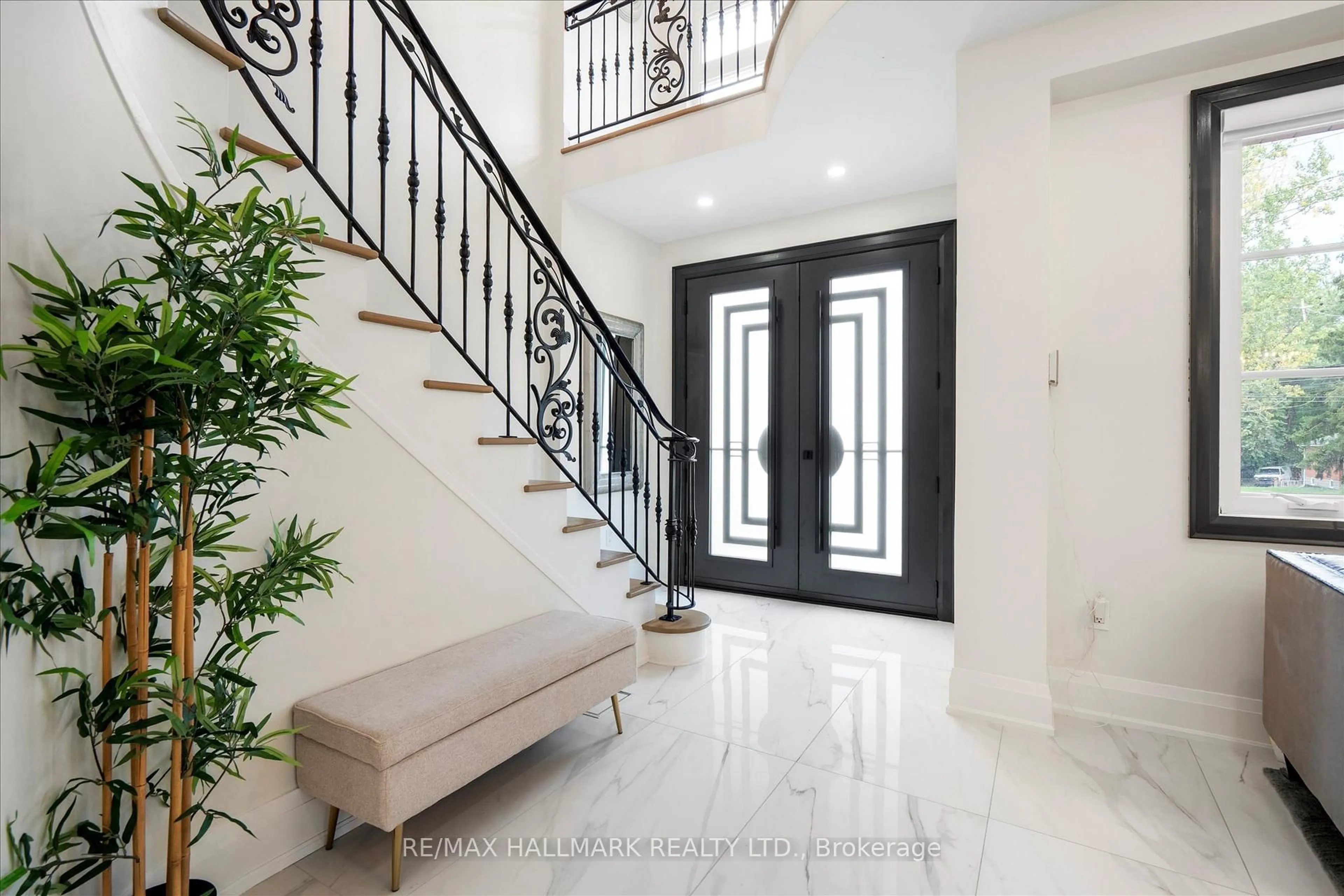 Indoor entryway for 134 Manse Rd, Toronto Ontario M1E 3V1