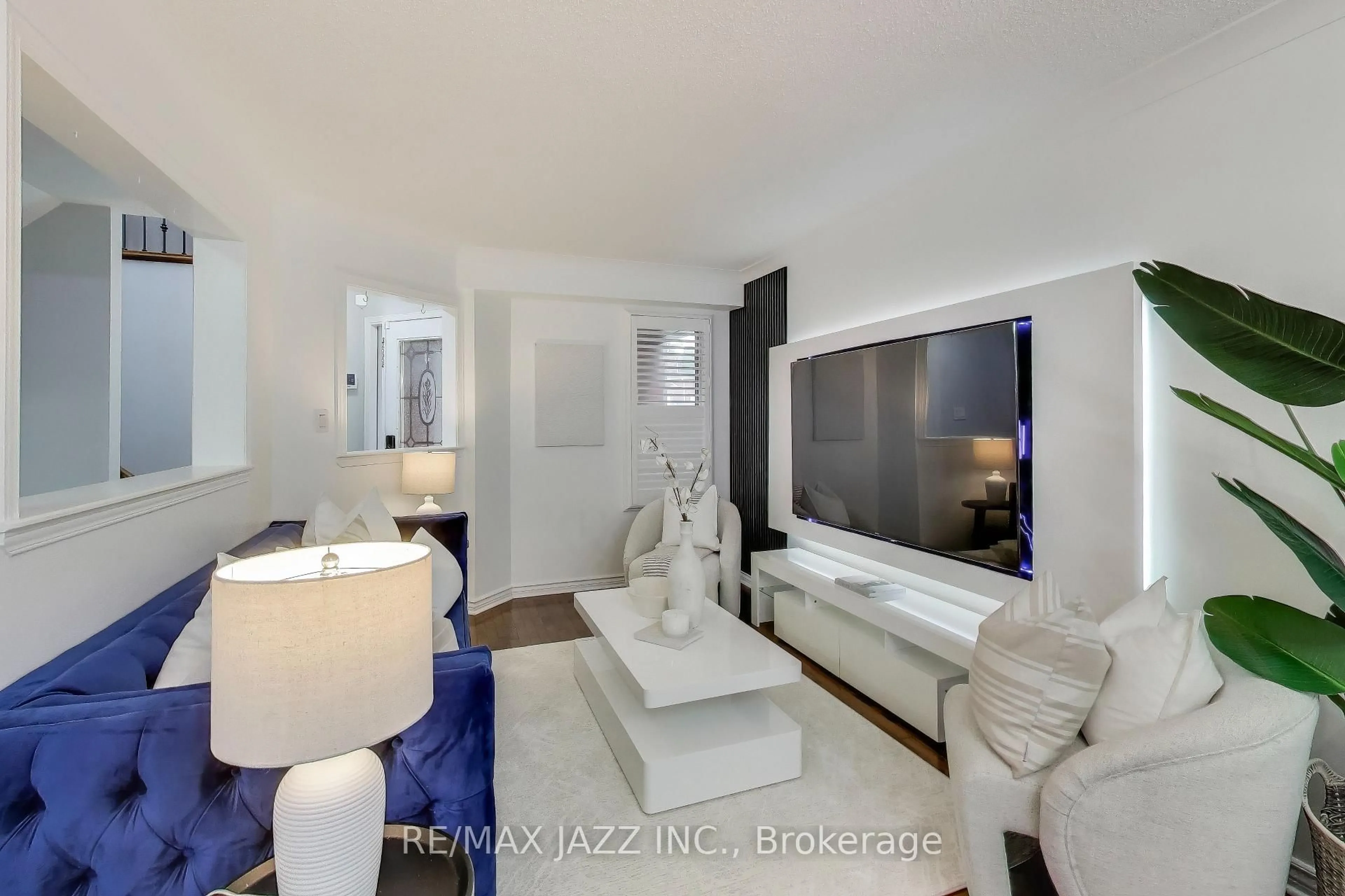 Living room with furniture, unknown for 9 Maconnachie Pl, Clarington Ontario L1C 4M4