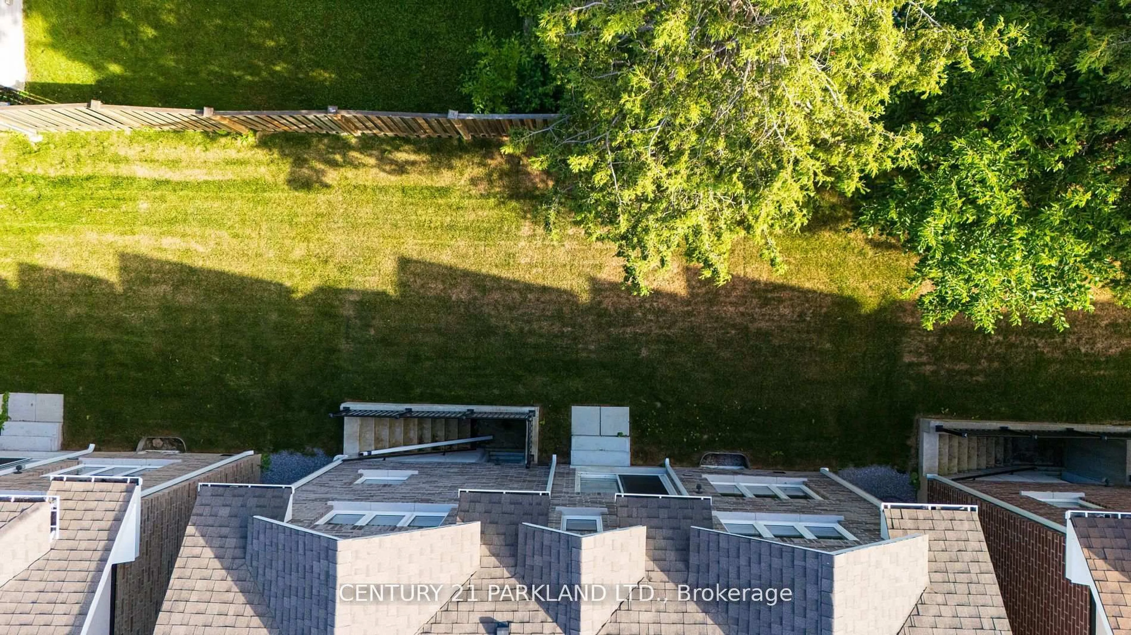 A pic from outside/outdoor area/front of a property/back of a property/a pic from drone, unknown for 1741 Fairport Rd #POTL #2, Pickering Ontario L1V 1S9
