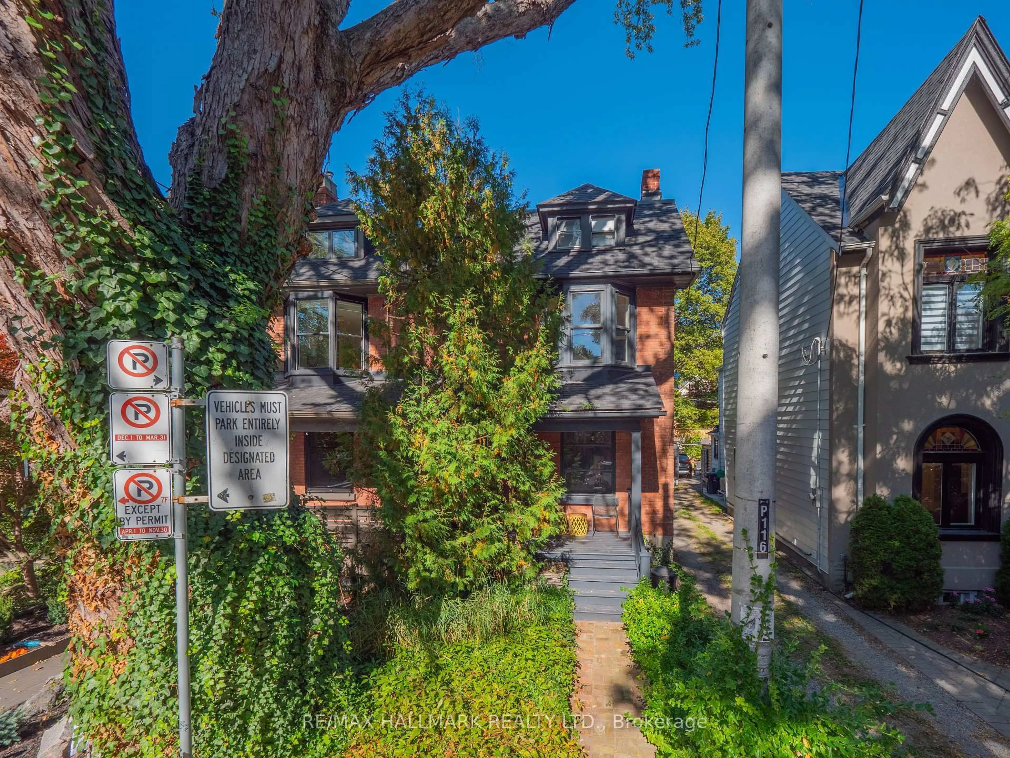 A pic from outside/outdoor area/front of a property/back of a property/a pic from drone, street for 116 Victor Ave, Toronto Ontario M4K 1A8