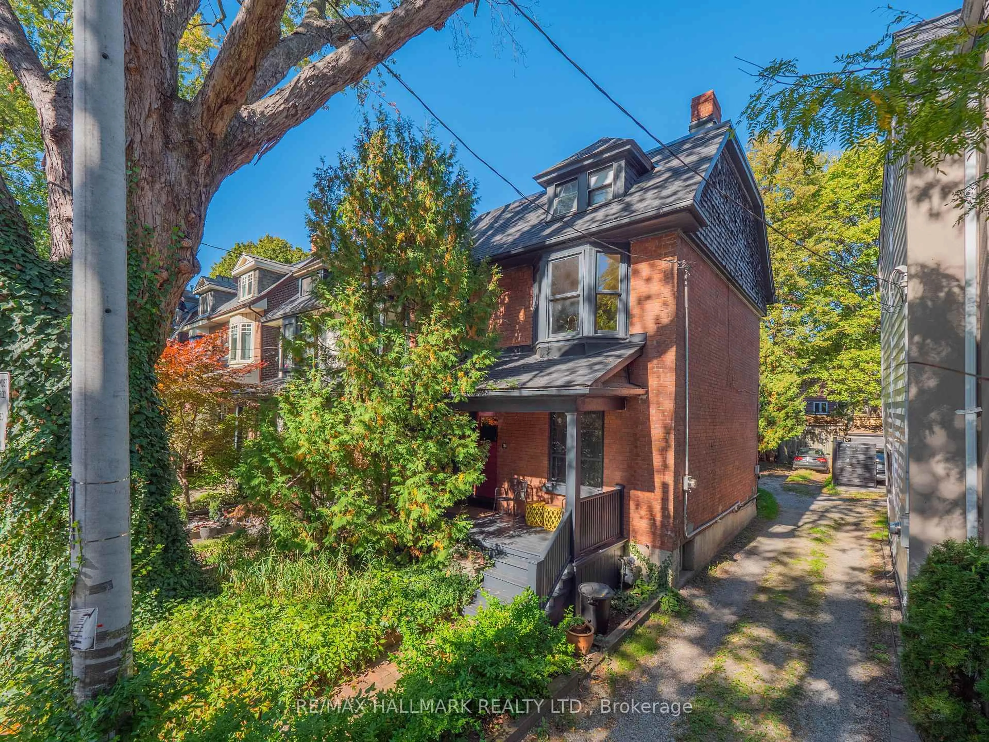 A pic from outside/outdoor area/front of a property/back of a property/a pic from drone, street for 116 Victor Ave, Toronto Ontario M4K 1A8