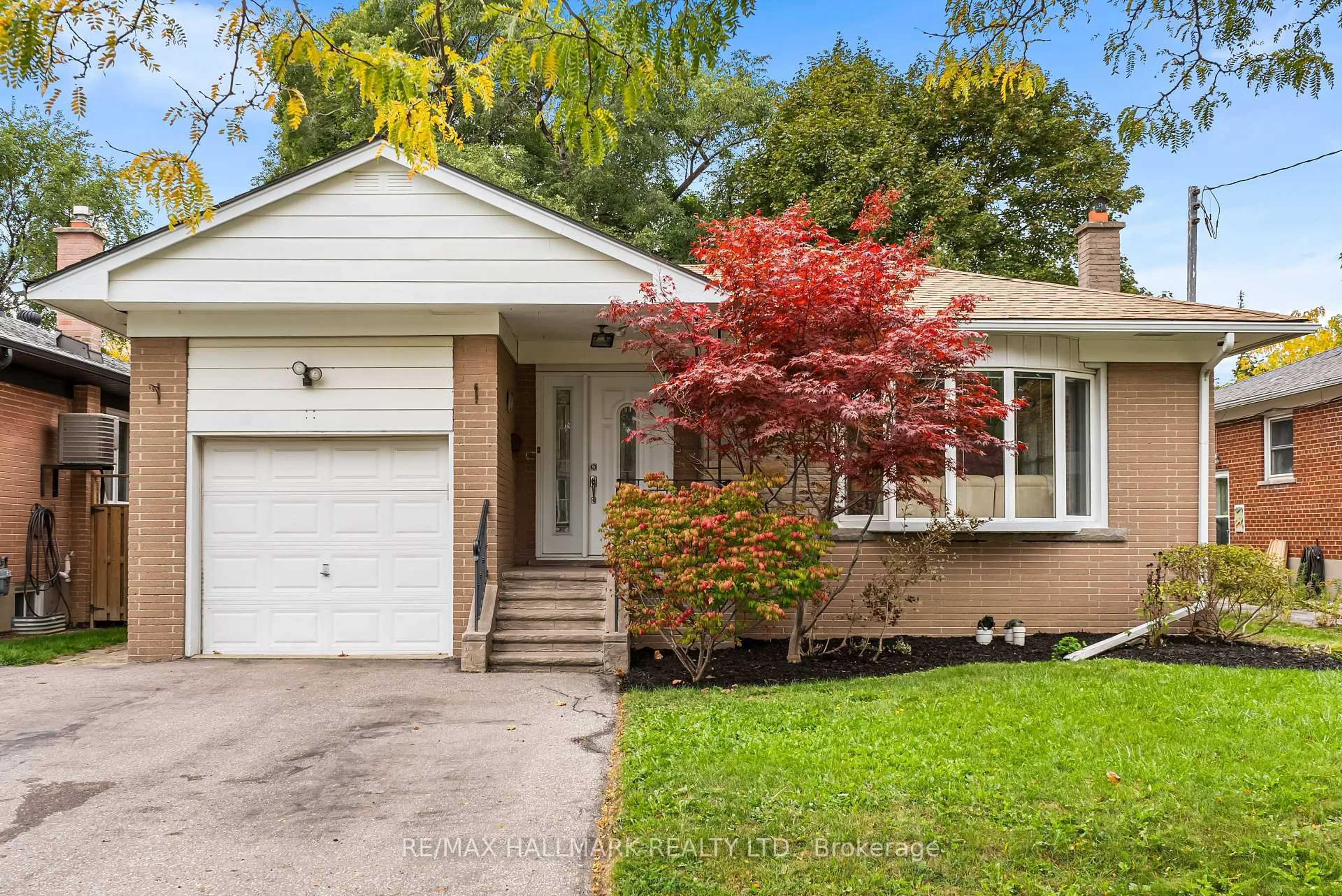 Home with vinyl exterior material, street for 266 Chine Dr, Toronto Ontario M1M 2L8