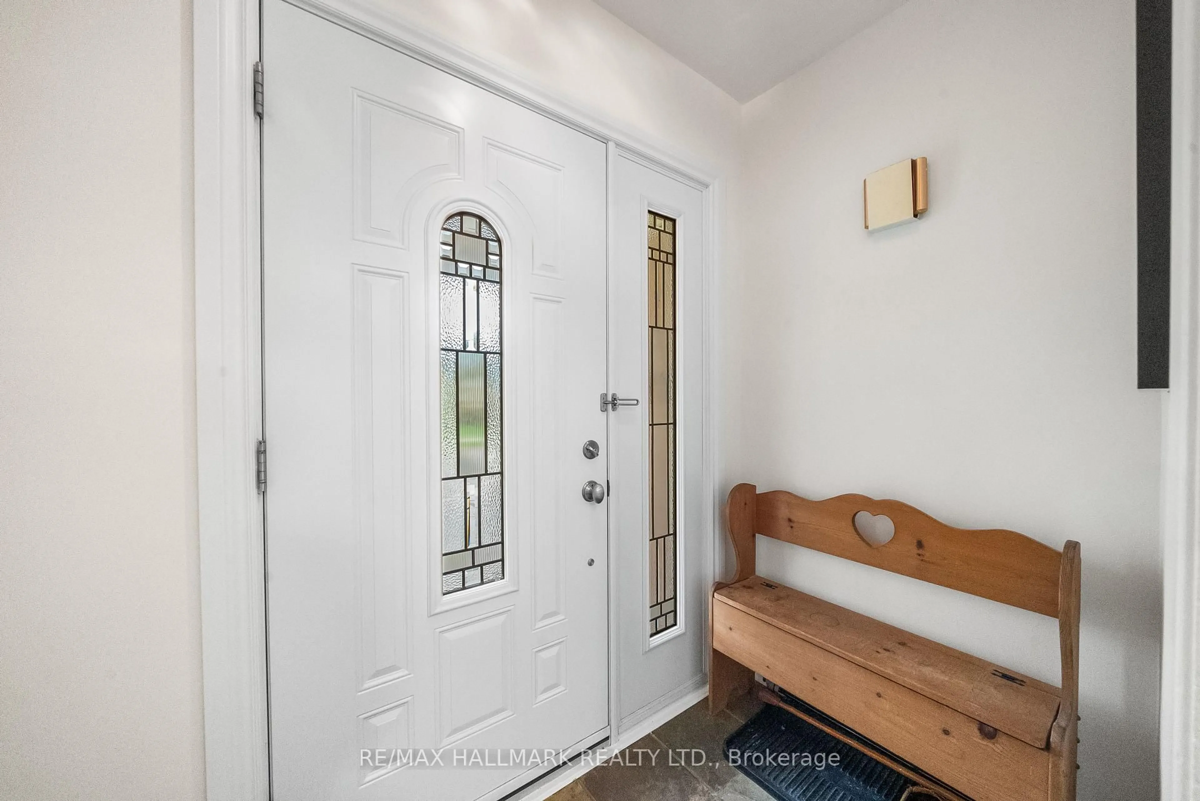 Indoor entryway for 266 Chine Dr, Toronto Ontario M1M 2L8