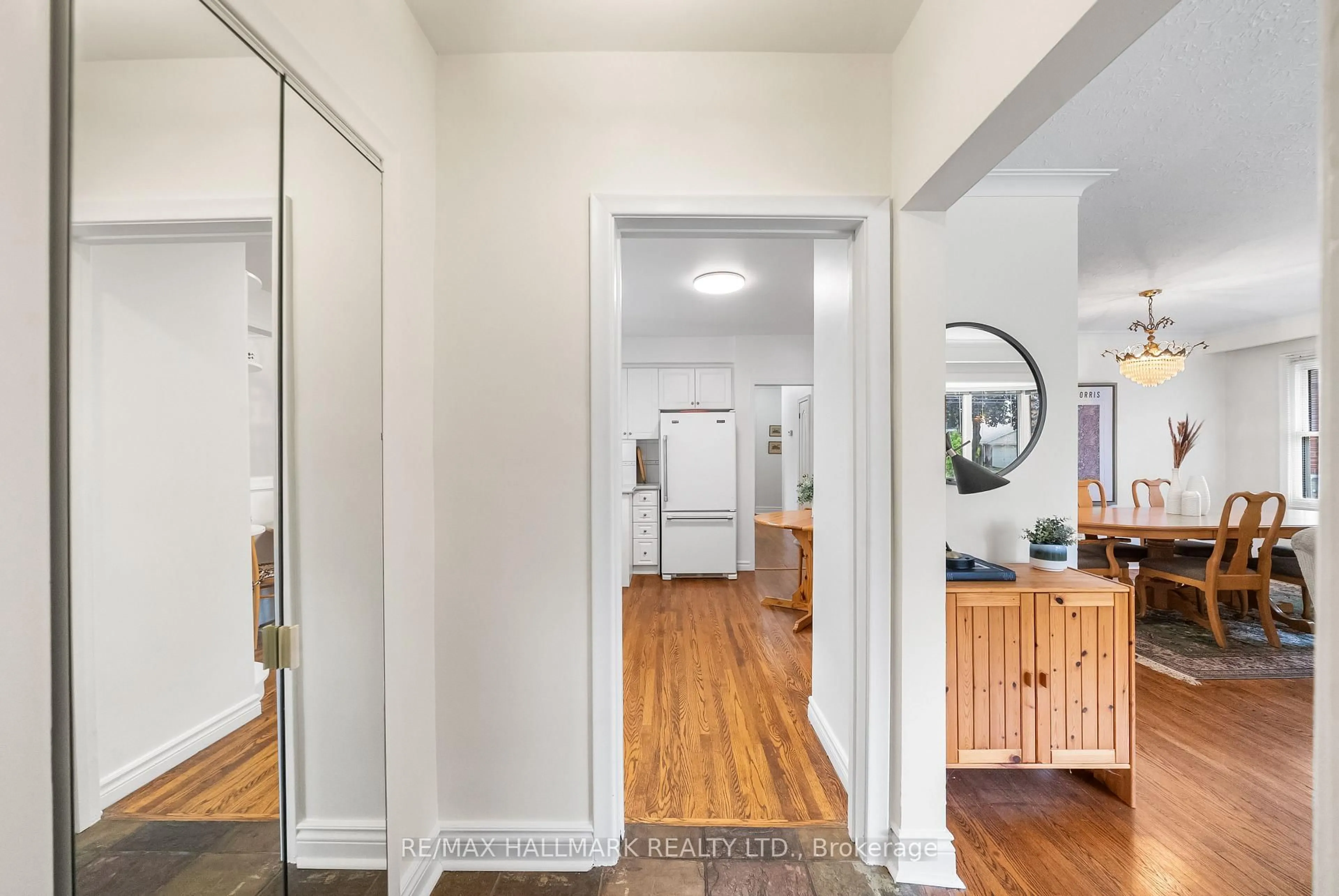 Indoor entryway for 266 Chine Dr, Toronto Ontario M1M 2L8