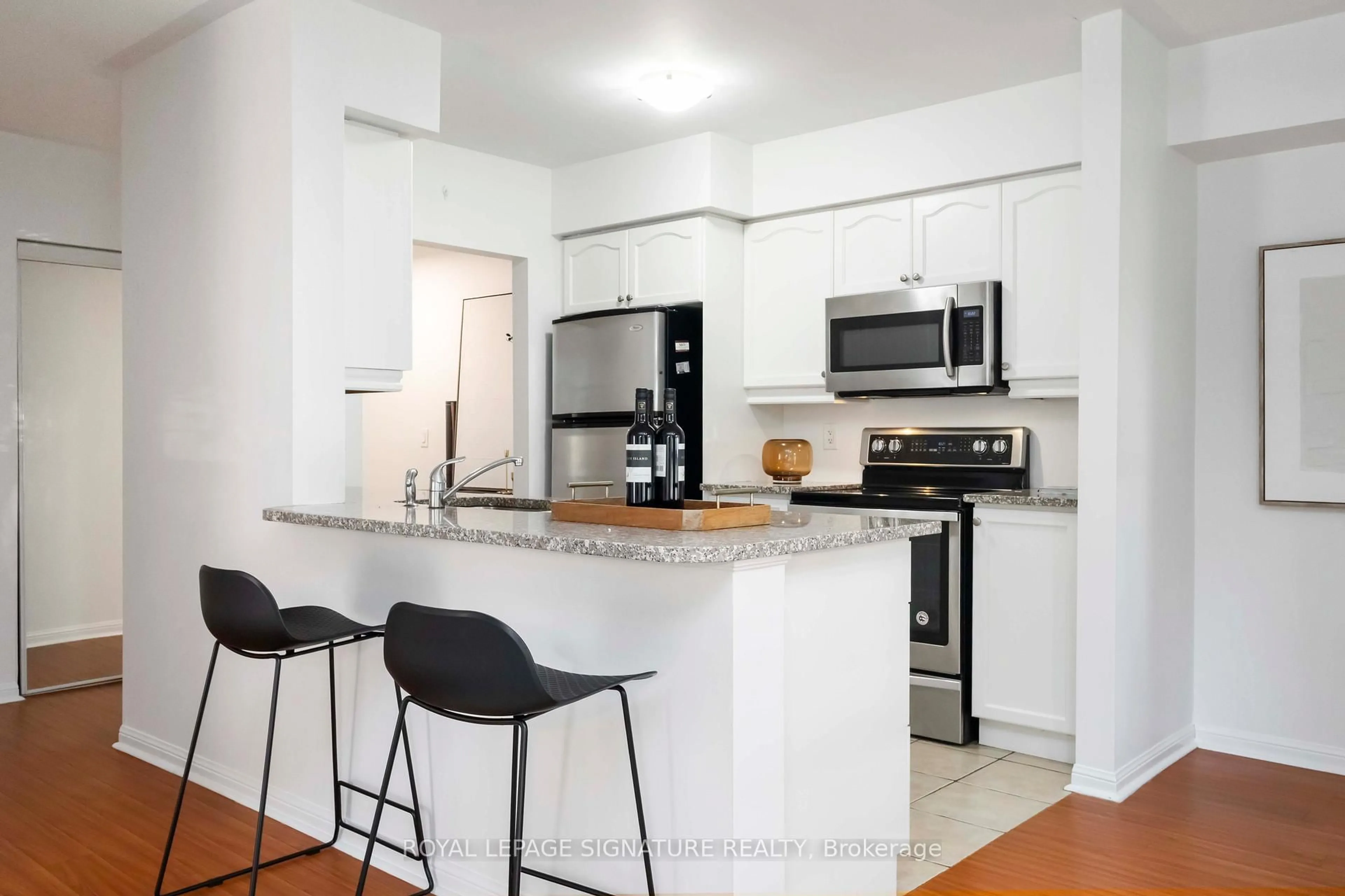 Standard kitchen, unknown for 60 Mendelssohn St #121, Toronto Ontario M1L 0G9