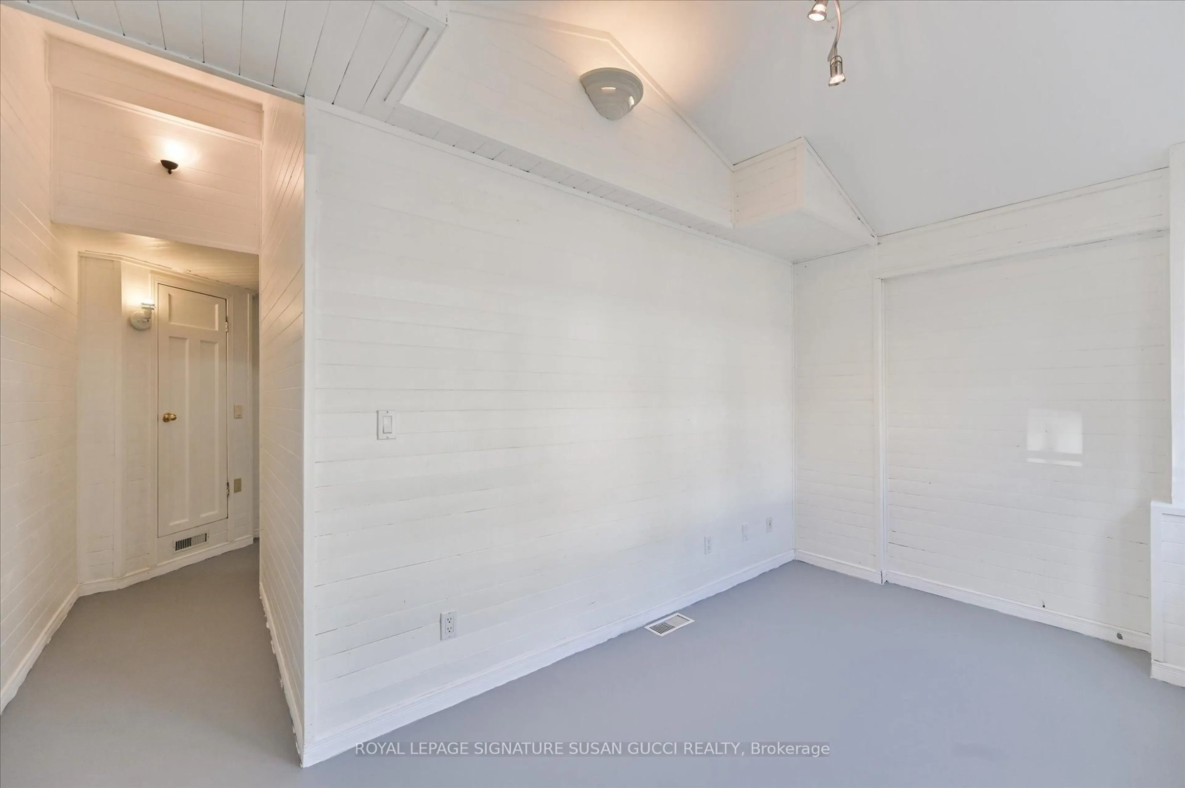 A pic of a room for 1138 Woodbine Ave, Toronto Ontario M4C 4C8