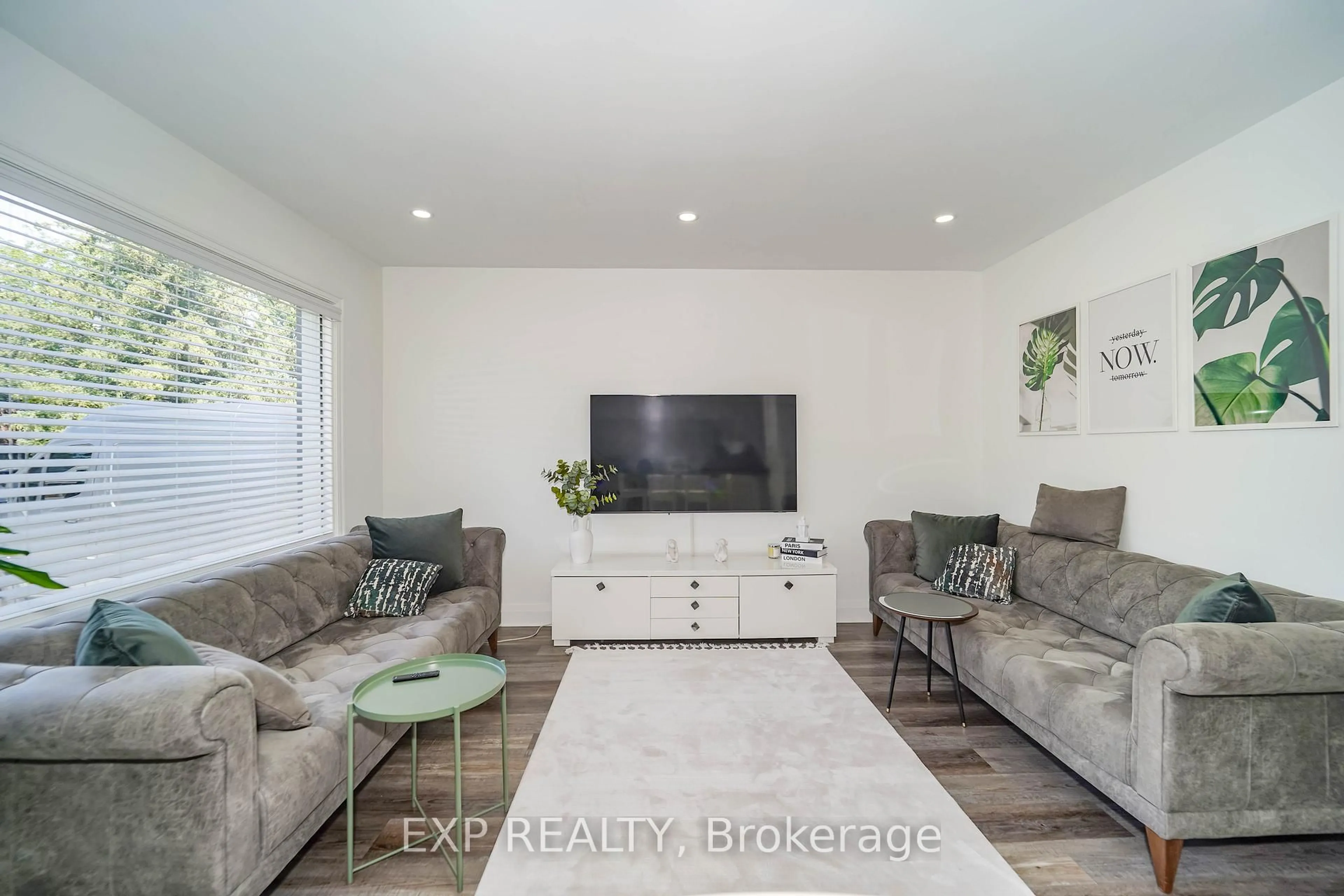 Living room with furniture, unknown for 43 Southmead Rd, Toronto Ontario M1L 2H9