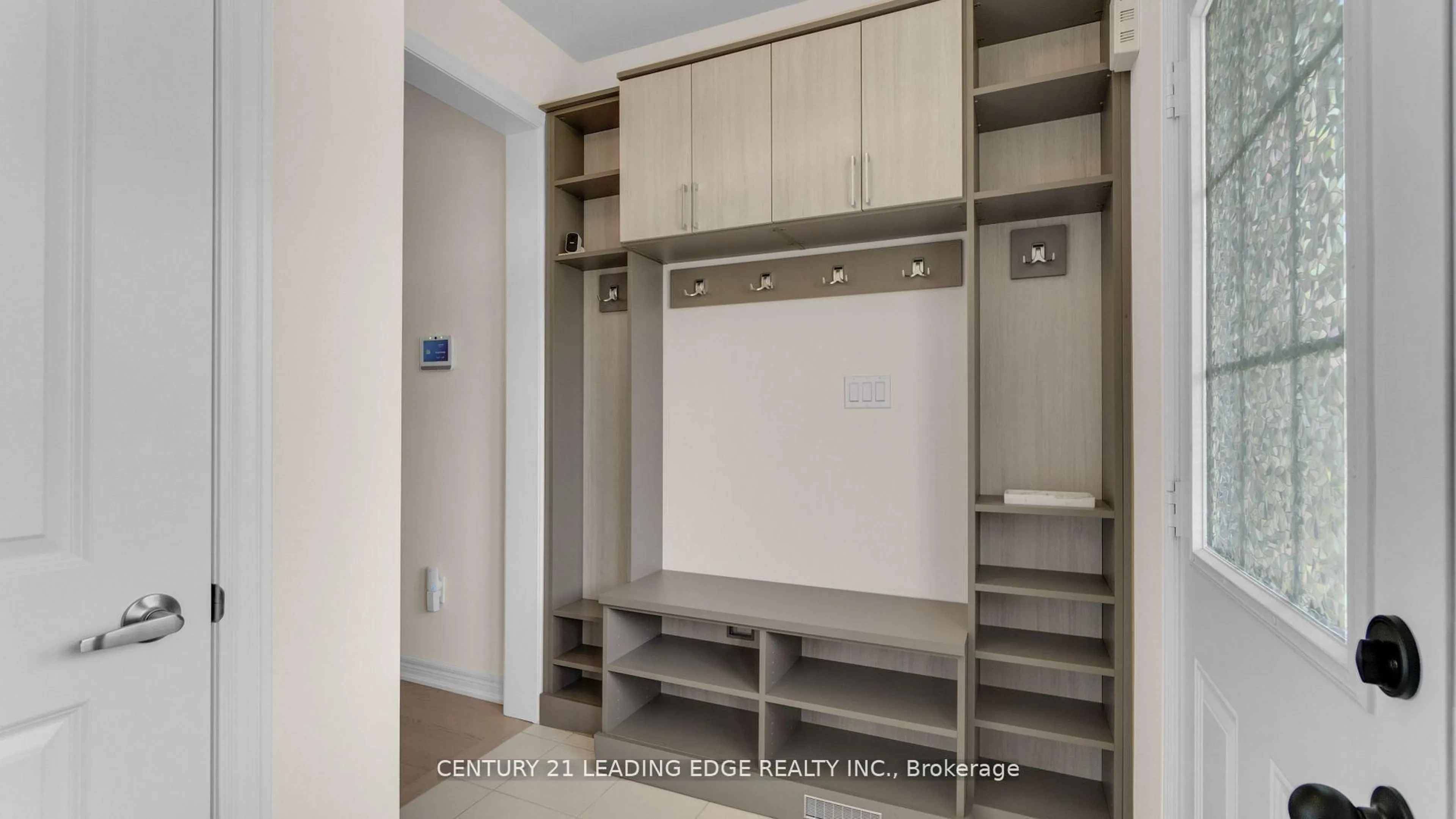 Storage room or clothes room or walk-in closet for 1300 Klondike Dr, Oshawa Ontario L1L 0T2