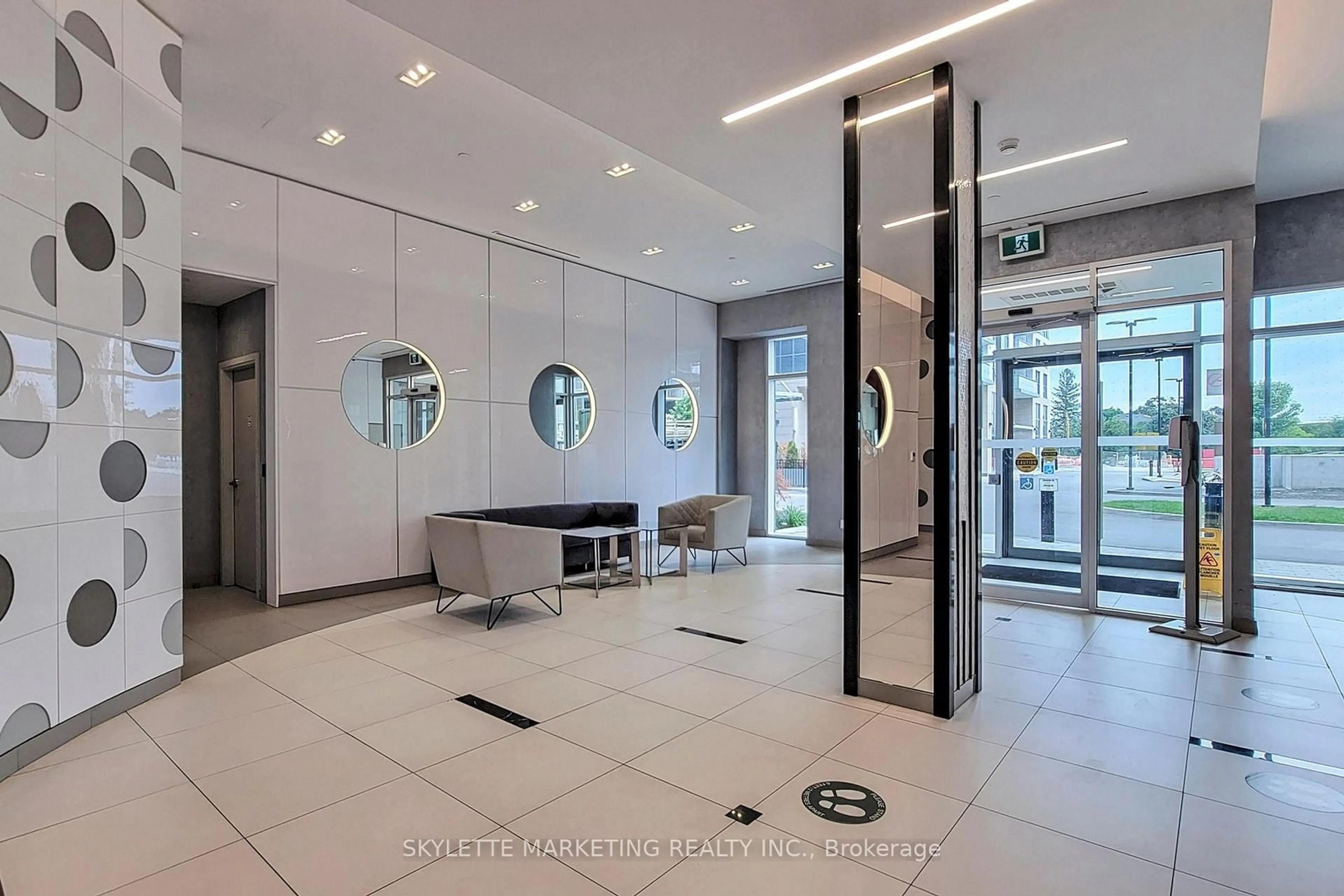 Indoor foyer for 30 Meadowglen Pl #609, Toronto Ontario M1G 0A6