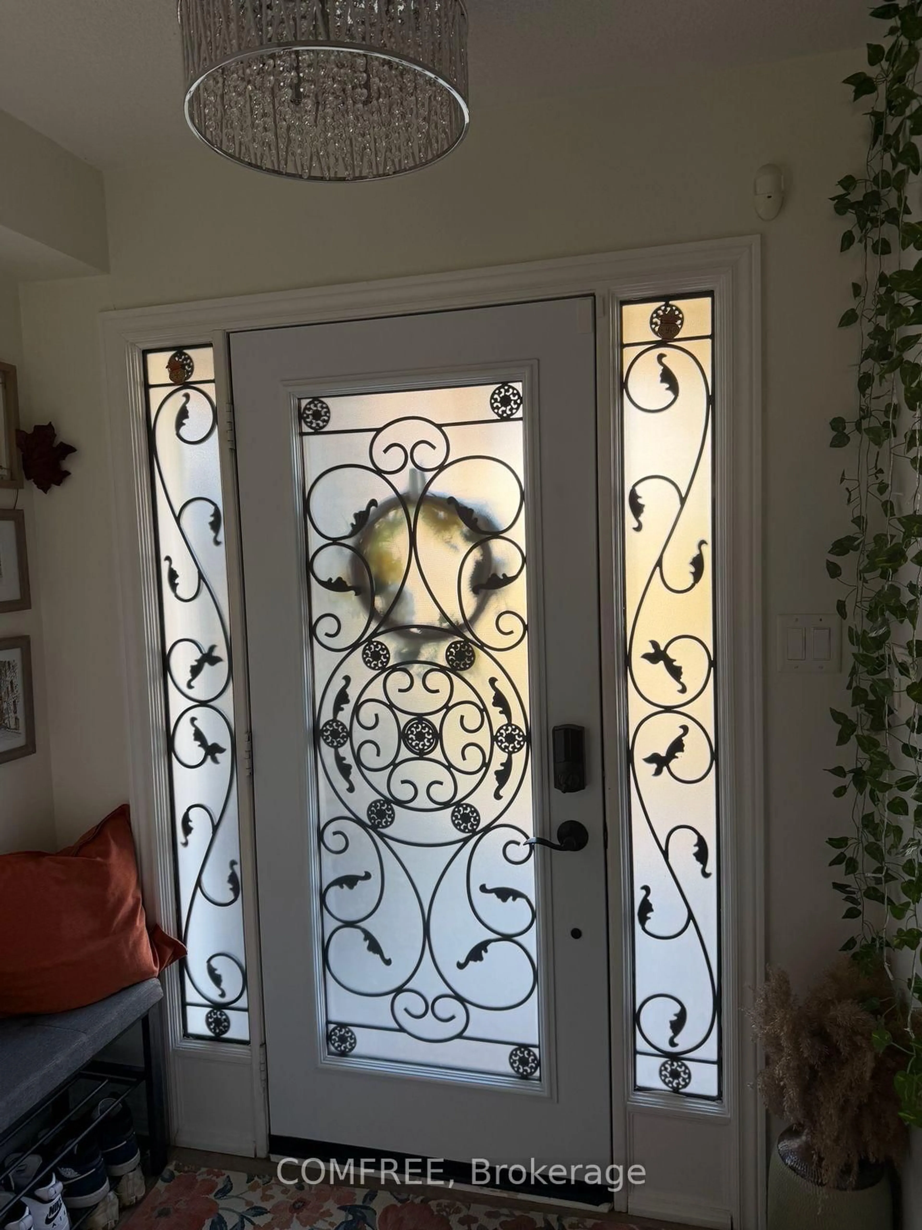 Indoor entryway for 1450 Rennie St, Oshawa Ontario L1K 0N9