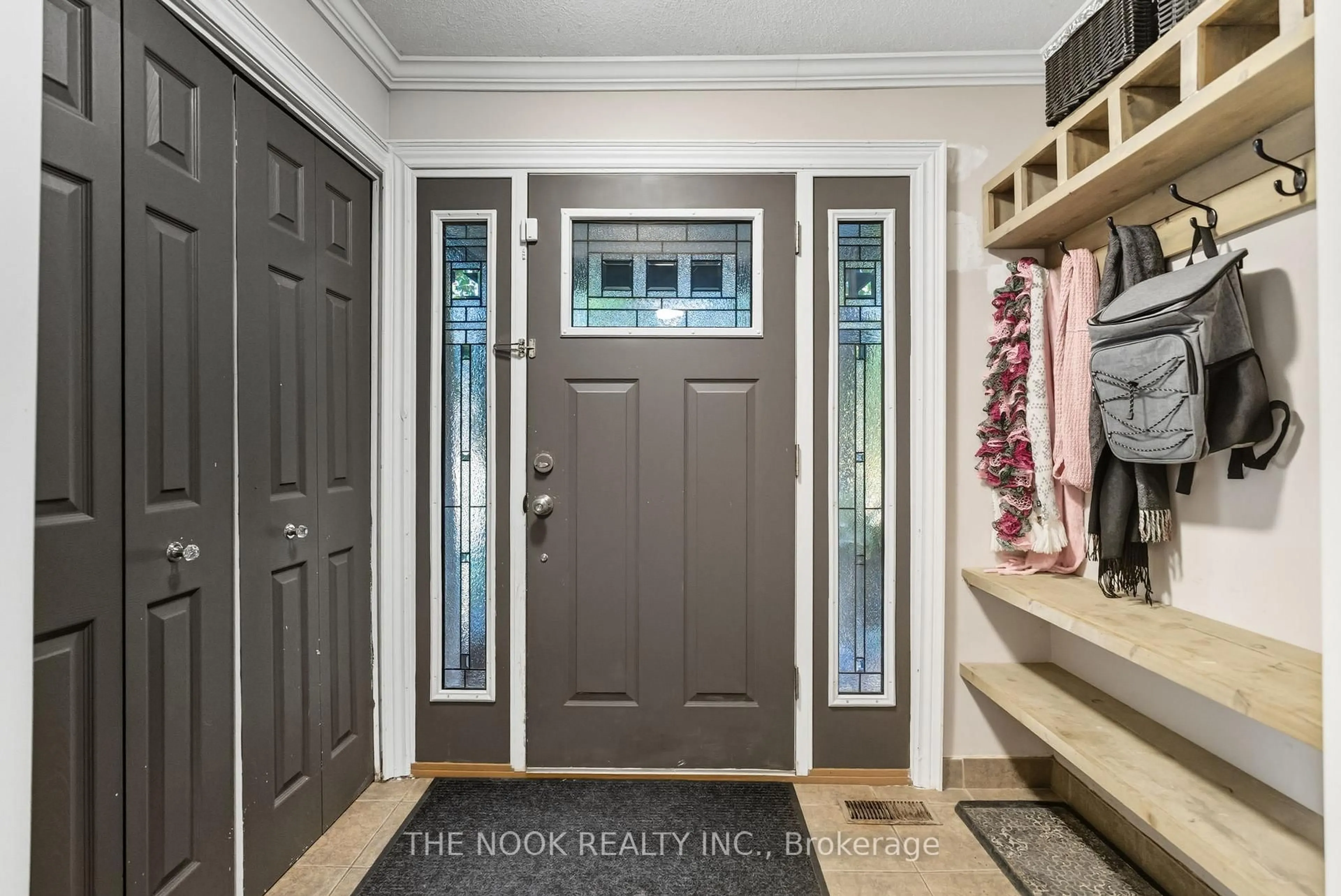 Indoor entryway for 73 Waverley Rd, Clarington Ontario L1C 1L2