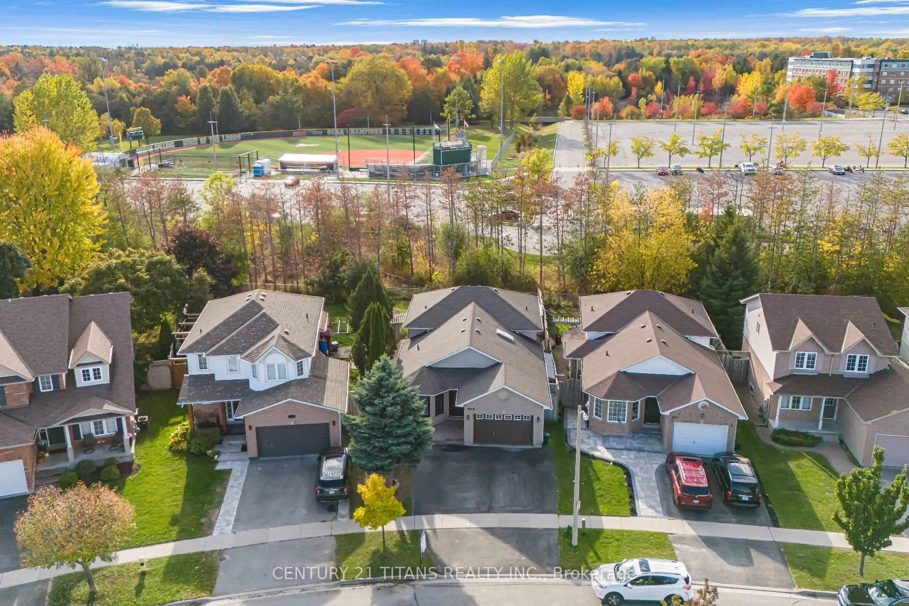 A pic from outside/outdoor area/front of a property/back of a property/a pic from drone, unknown for 1959 Dalhousie Cres, Oshawa Ontario L1G 8C3