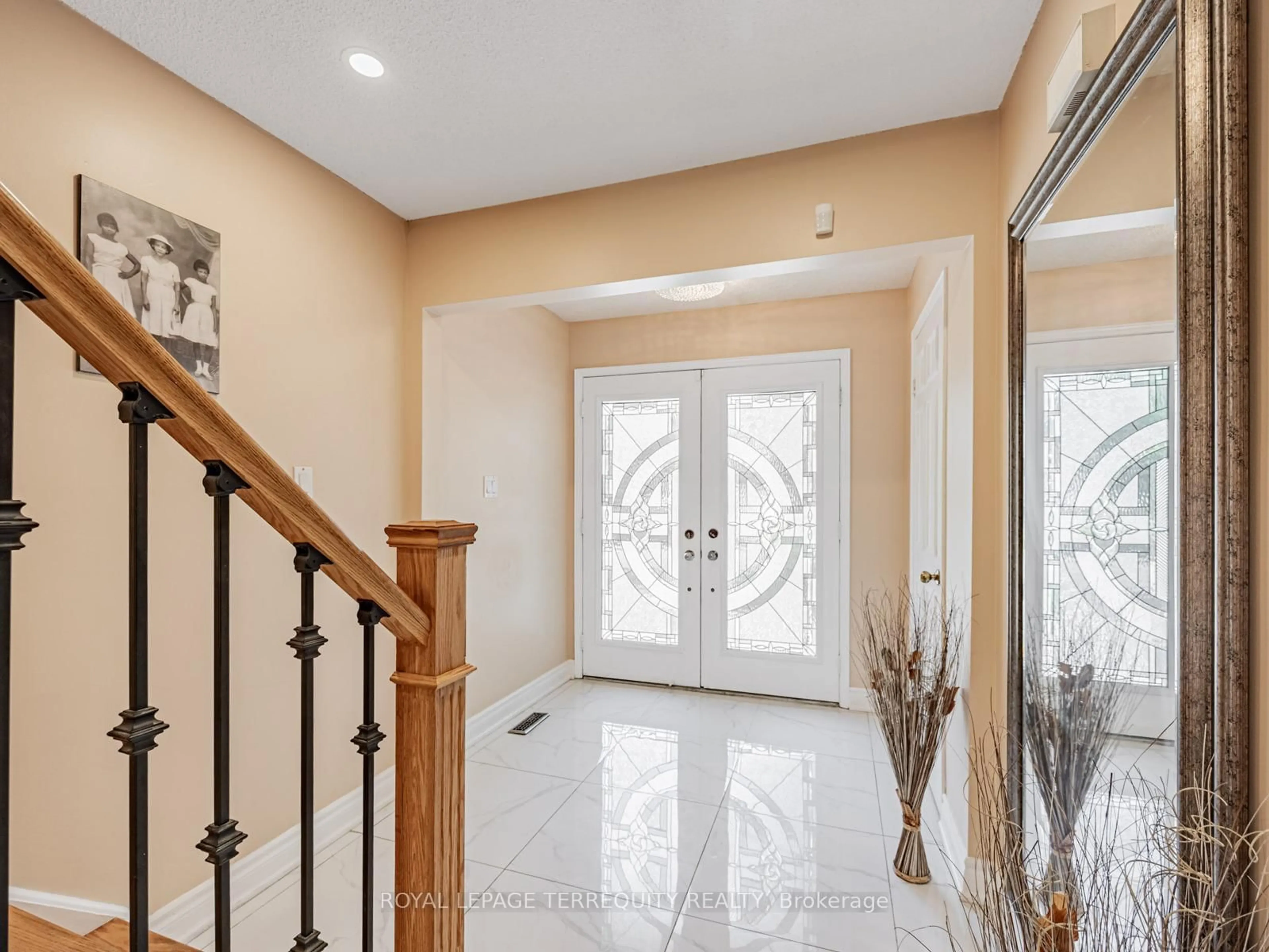 Indoor entryway for 63 Rotherglen Rd, Ajax Ontario L1S 5K3