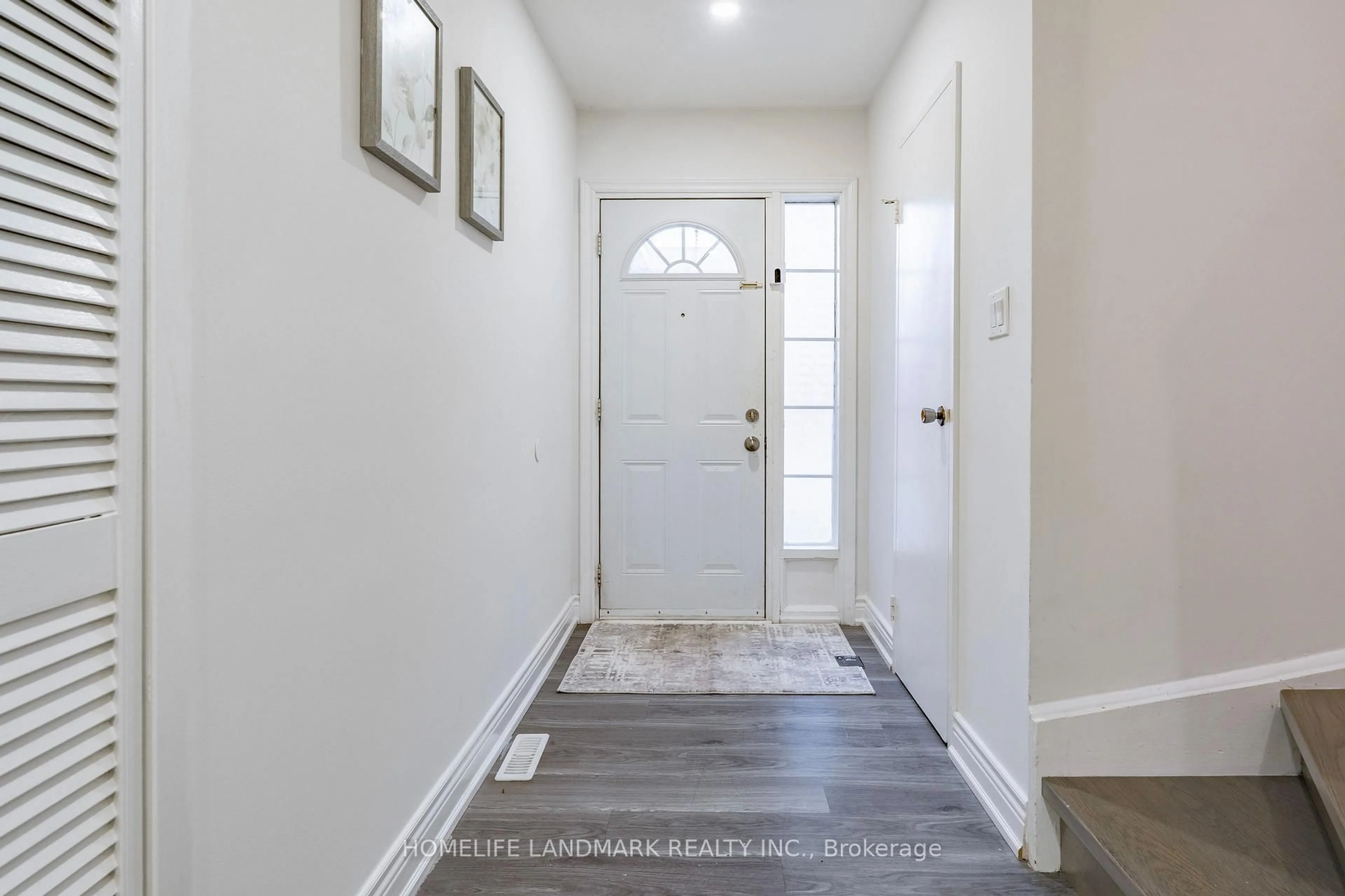 Indoor entryway for 314 Sprucewood Crt, Toronto Ontario M1W 1R1