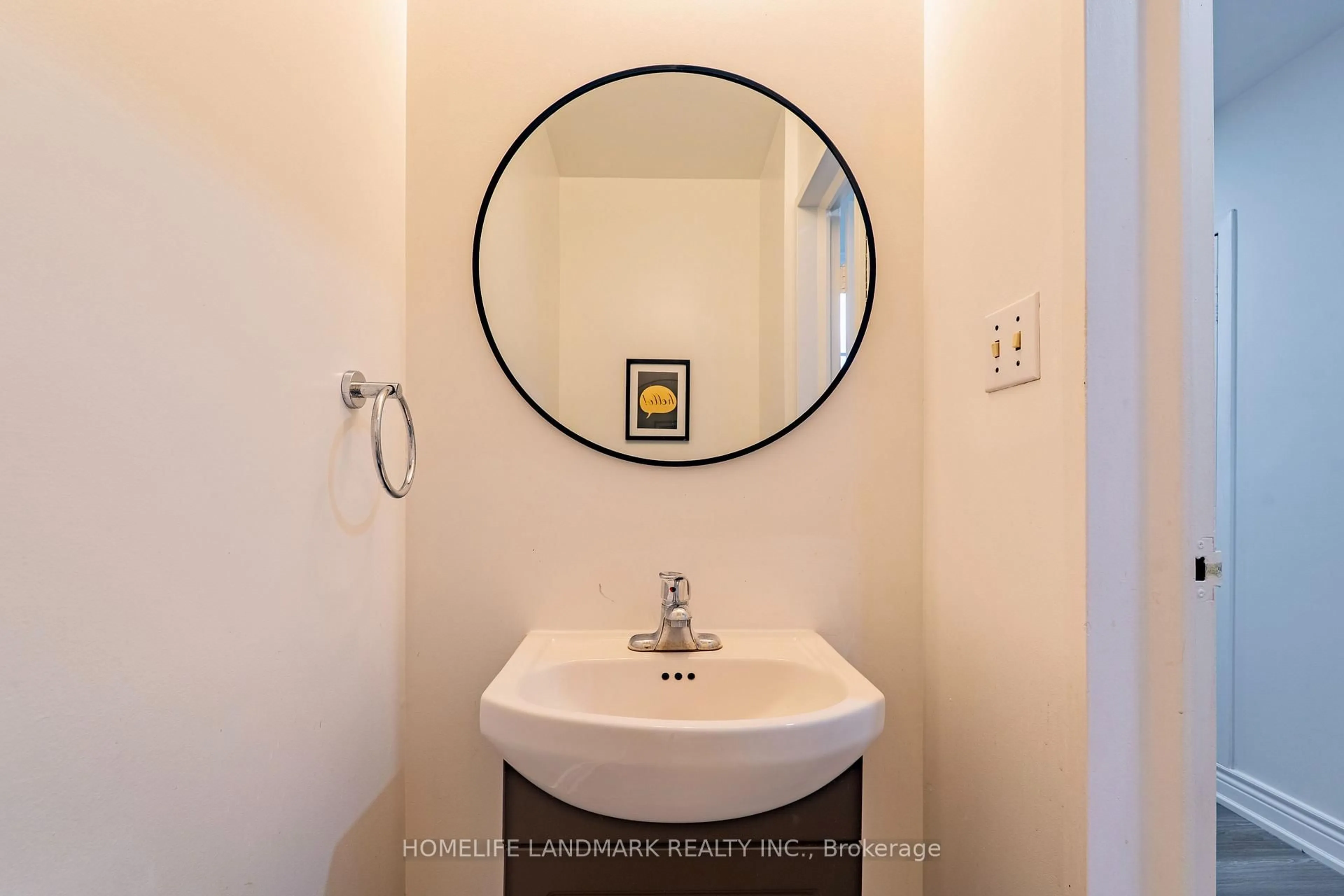 Standard bathroom, ceramic/tile floor for 314 Sprucewood Crt, Toronto Ontario M1W 1R1