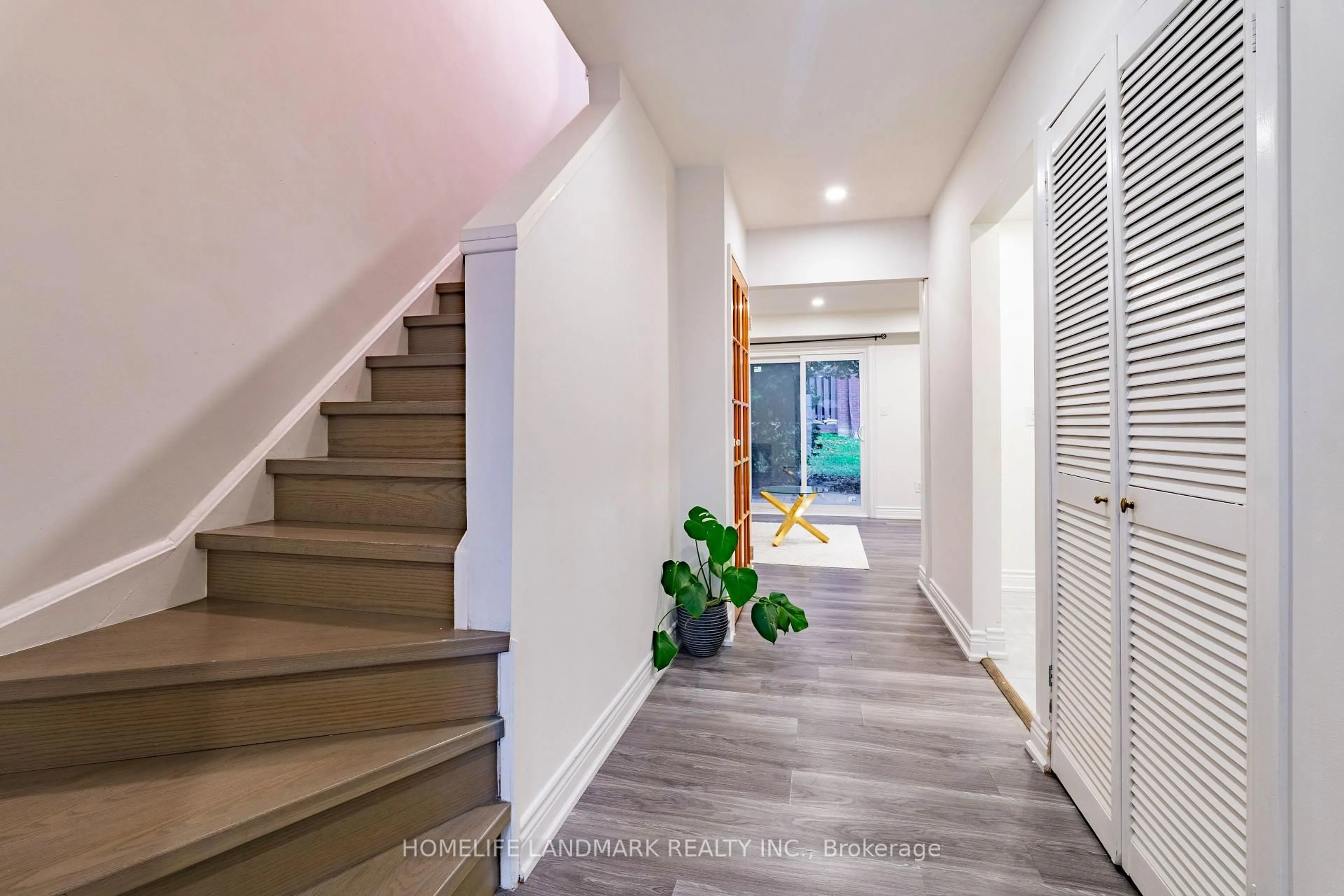 Indoor entryway for 314 Sprucewood Crt, Toronto Ontario M1W 1R1