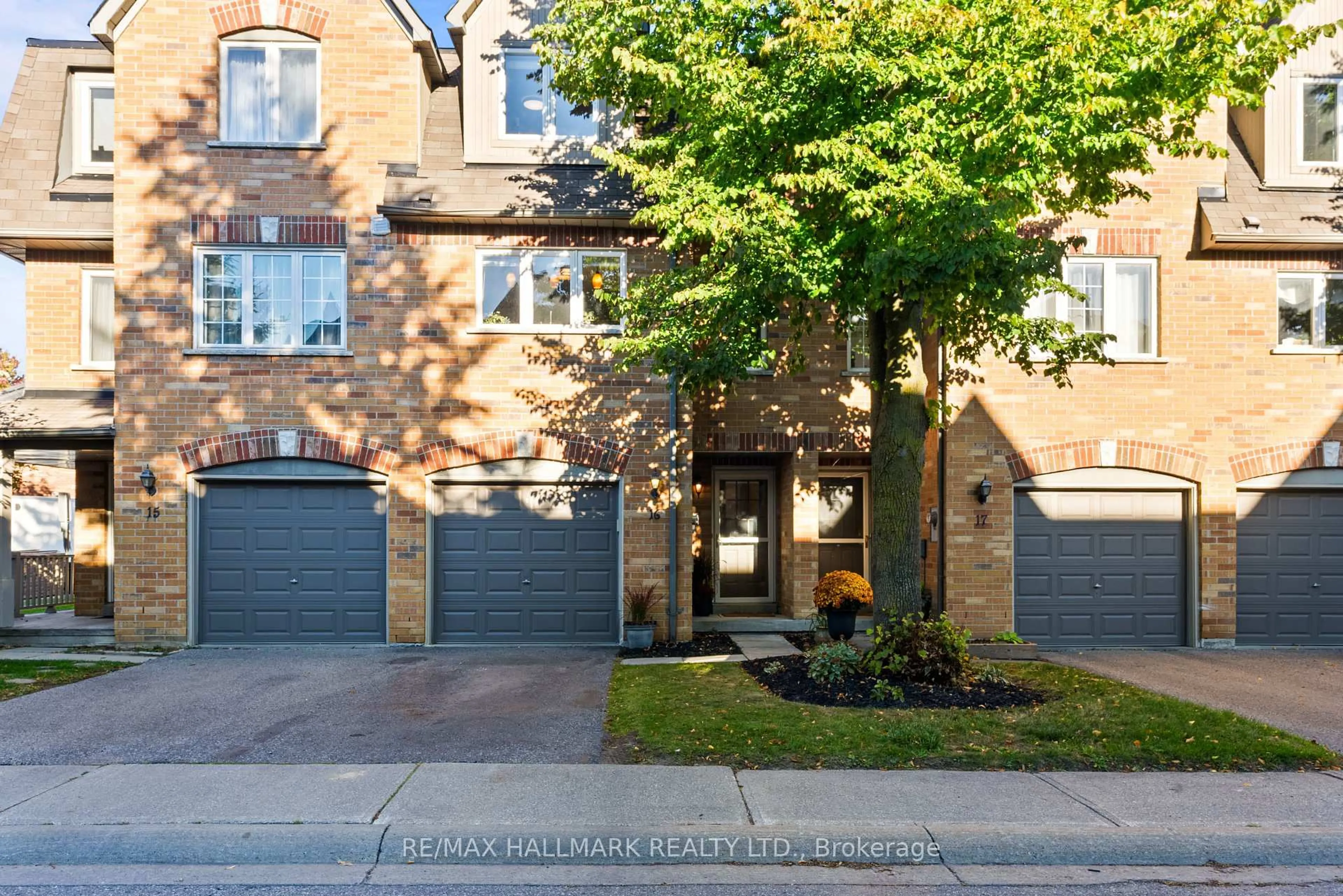 Home with brick exterior material, street for 6400 Lawrence Ave #16, Toronto Ontario M1C 5C7