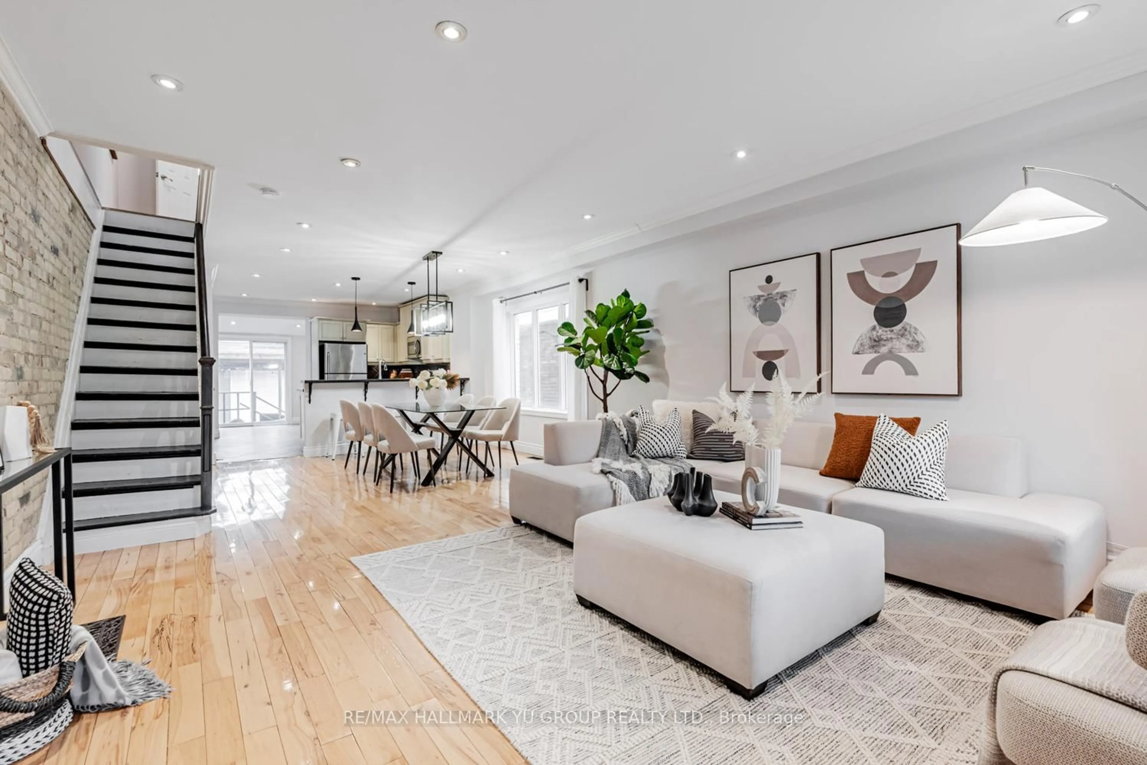 Living room with furniture, unknown for 402 Milverton Blvd, Toronto Ontario M4J 1V9