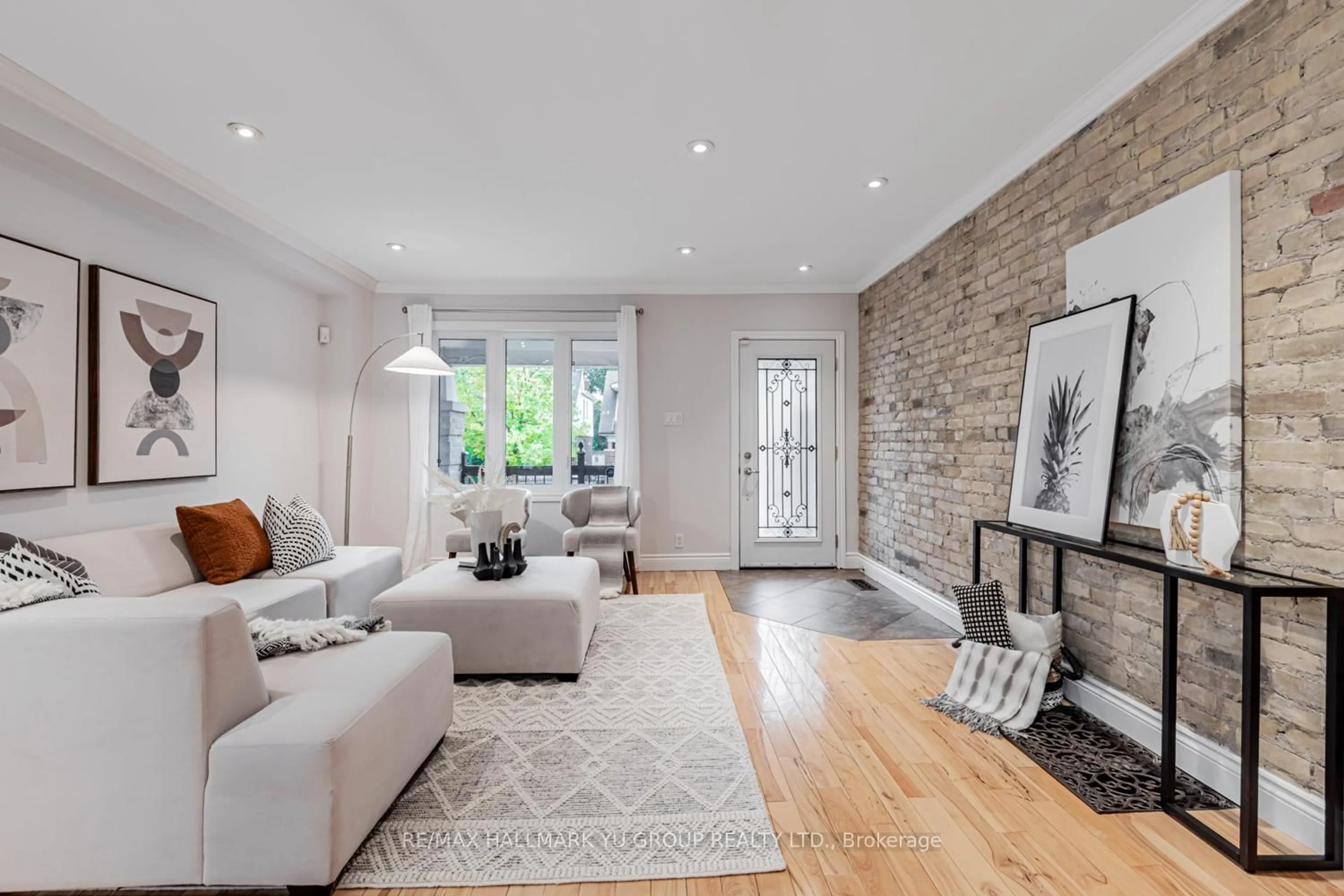 Living room with furniture, unknown for 402 Milverton Blvd, Toronto Ontario M4J 1V9