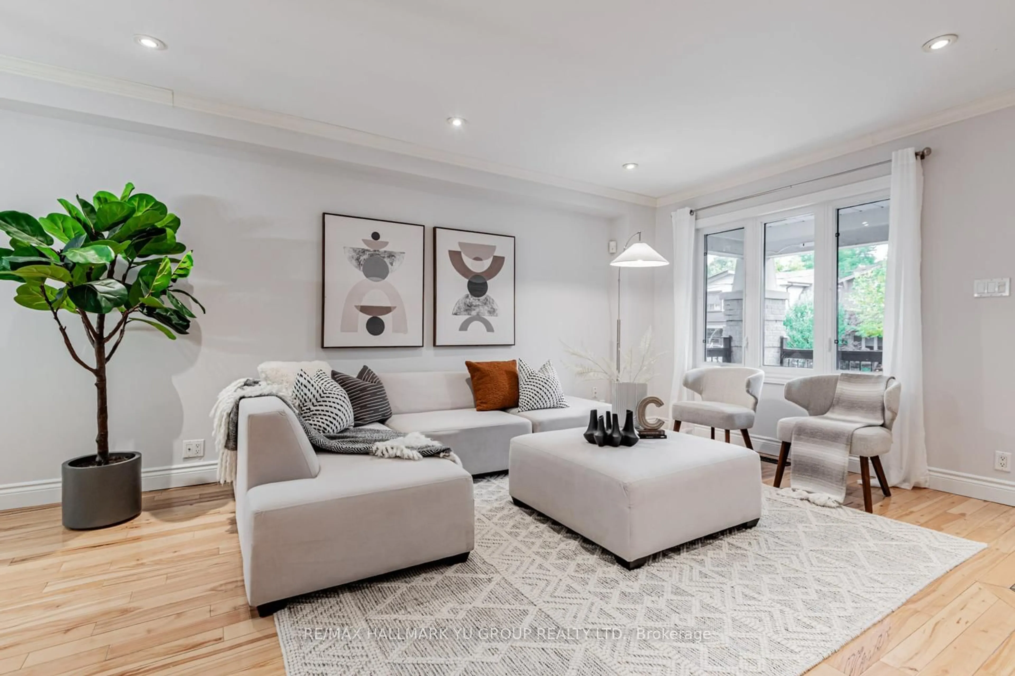 Living room with furniture, unknown for 402 Milverton Blvd, Toronto Ontario M4J 1V9