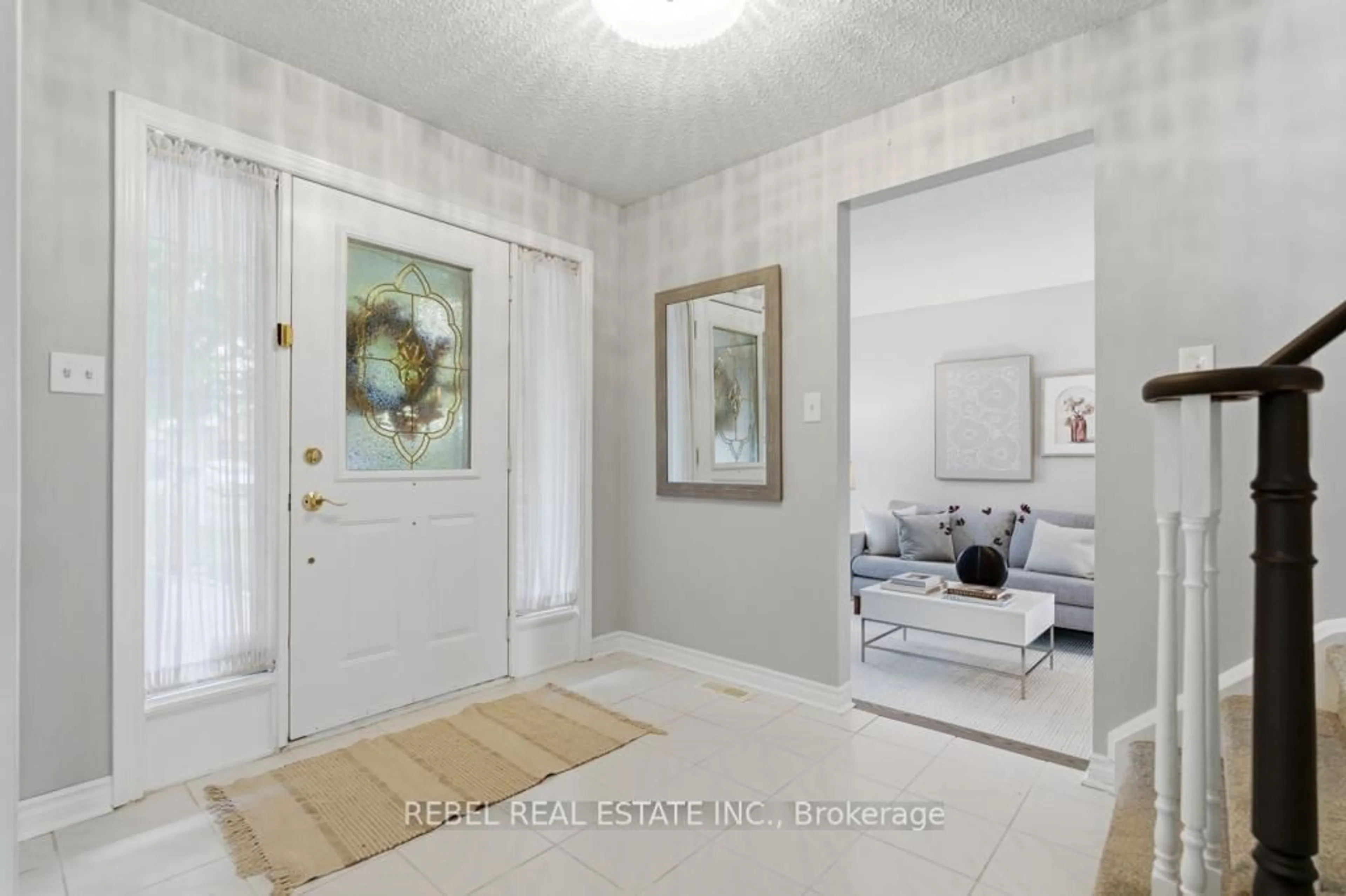 Indoor entryway for 35 Orchard Park Dr, Clarington Ontario L1C 4E3