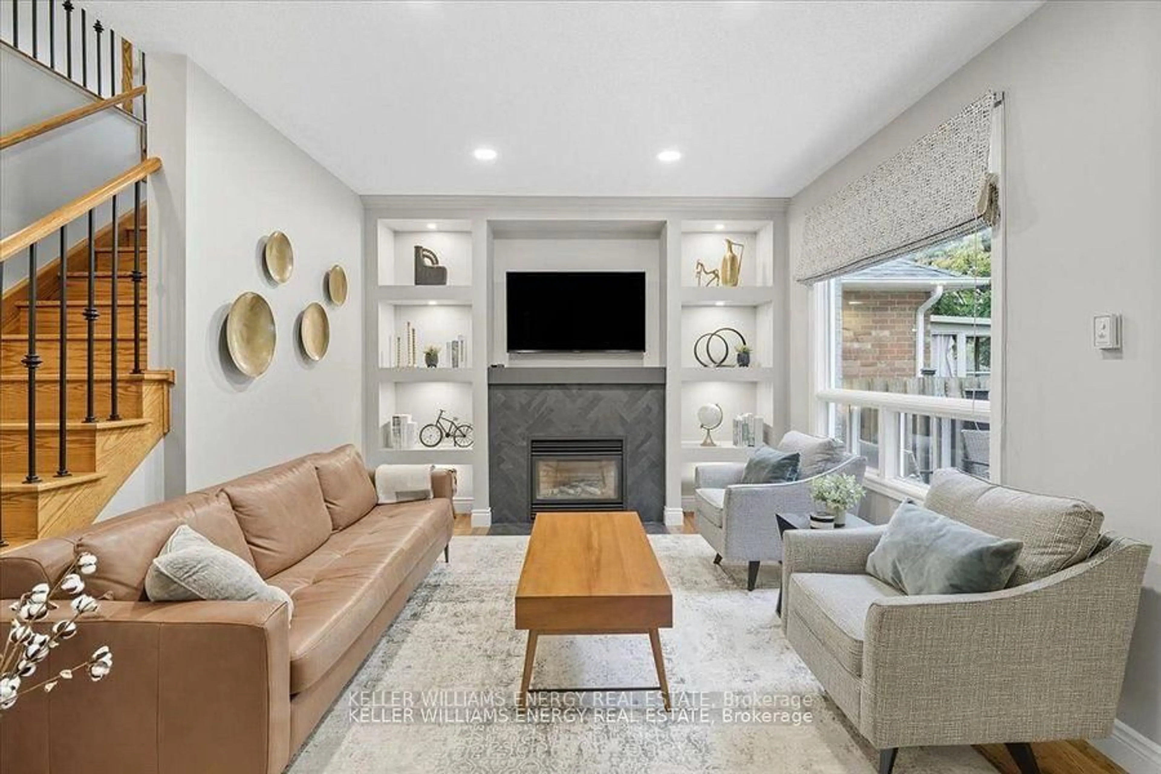 Living room with furniture, unknown for 518 Britannia Ave, Oshawa Ontario L1L 1B7