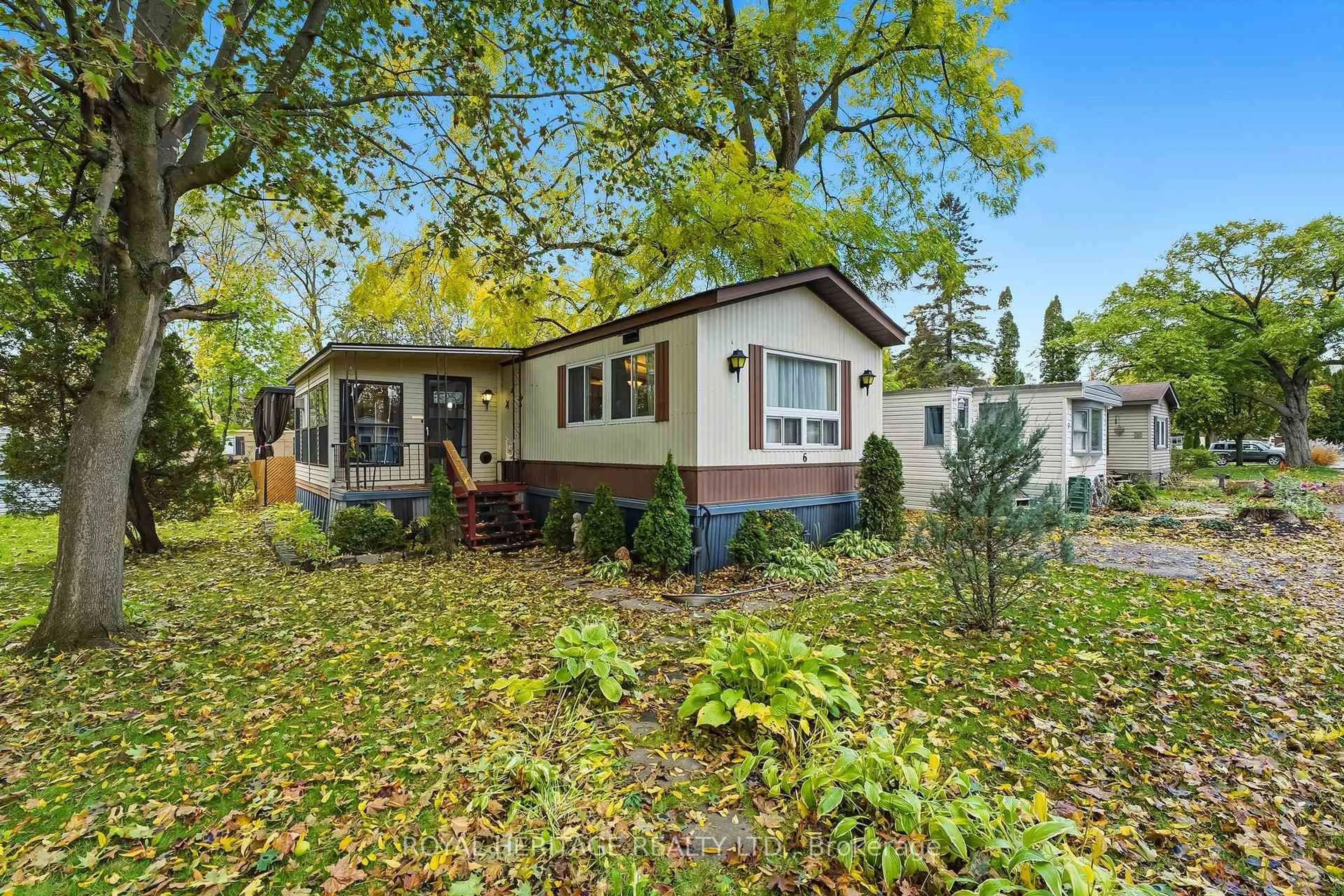 Home with vinyl exterior material, street for 330 King St #6, Clarington Ontario L1C 3K5