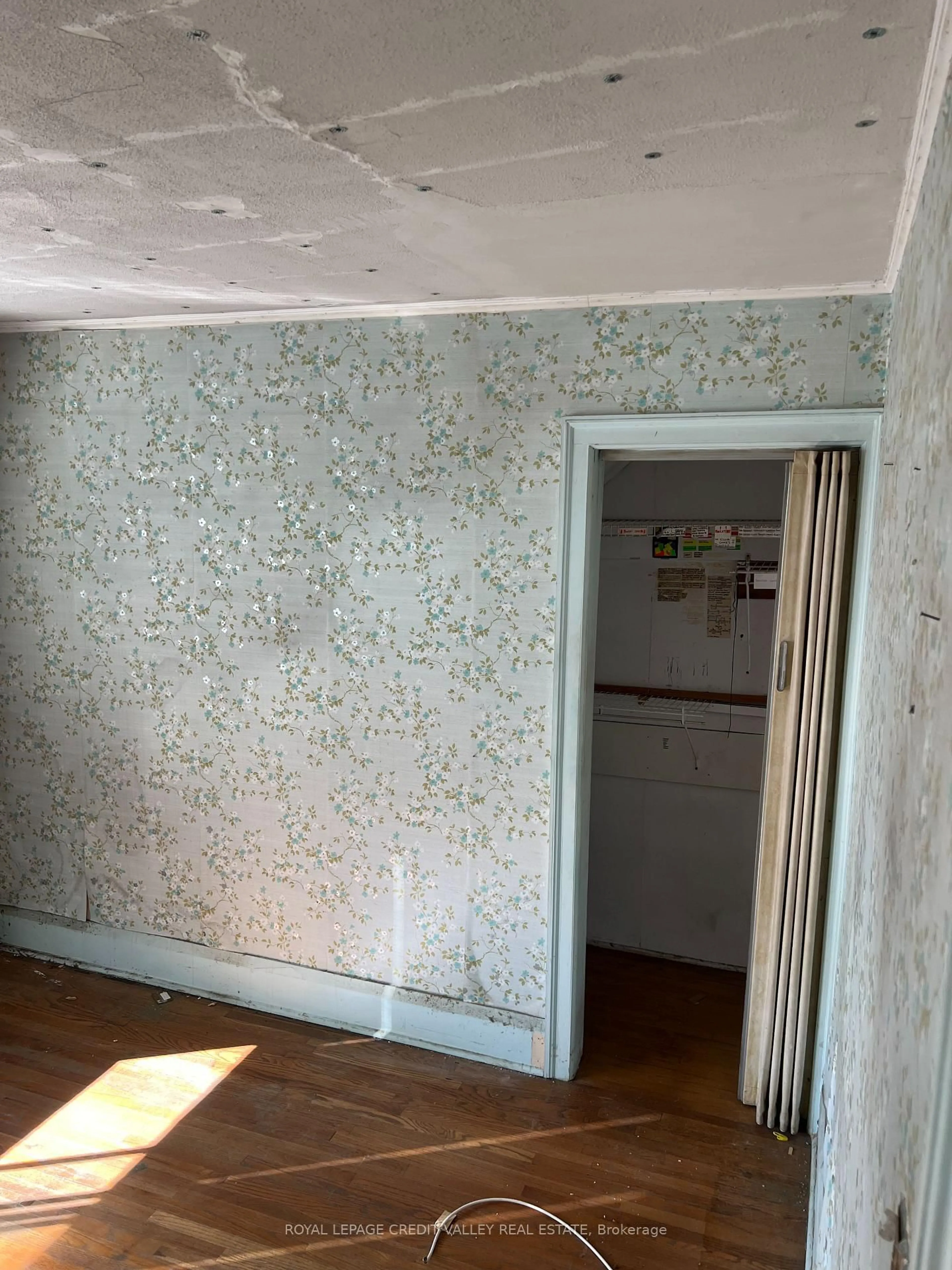A pic of a room for 12 Stanhope Ave, Toronto Ontario M4K 3N5
