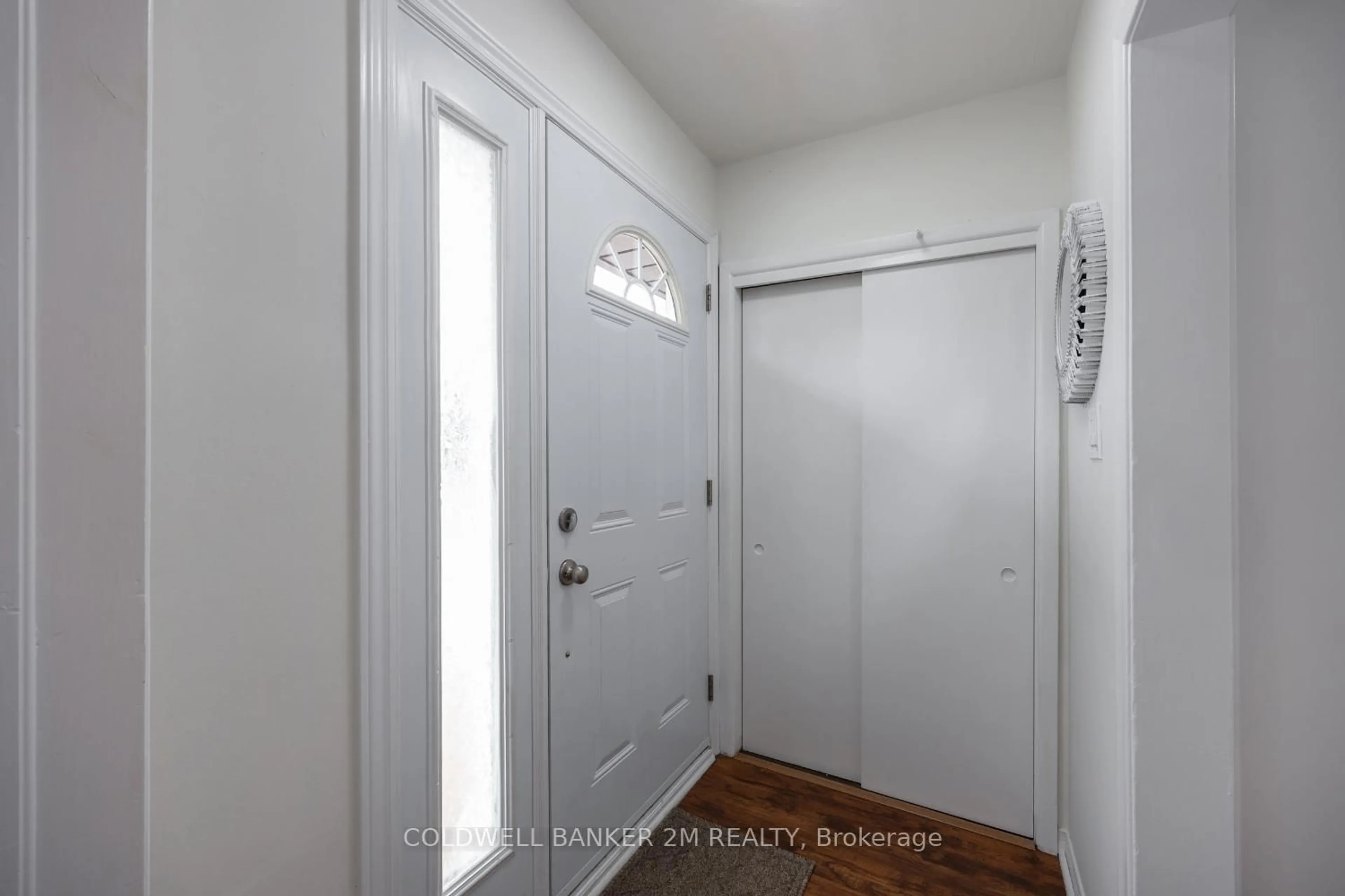 Indoor entryway for 82 Durham St, Oshawa Ontario L1J 5P7