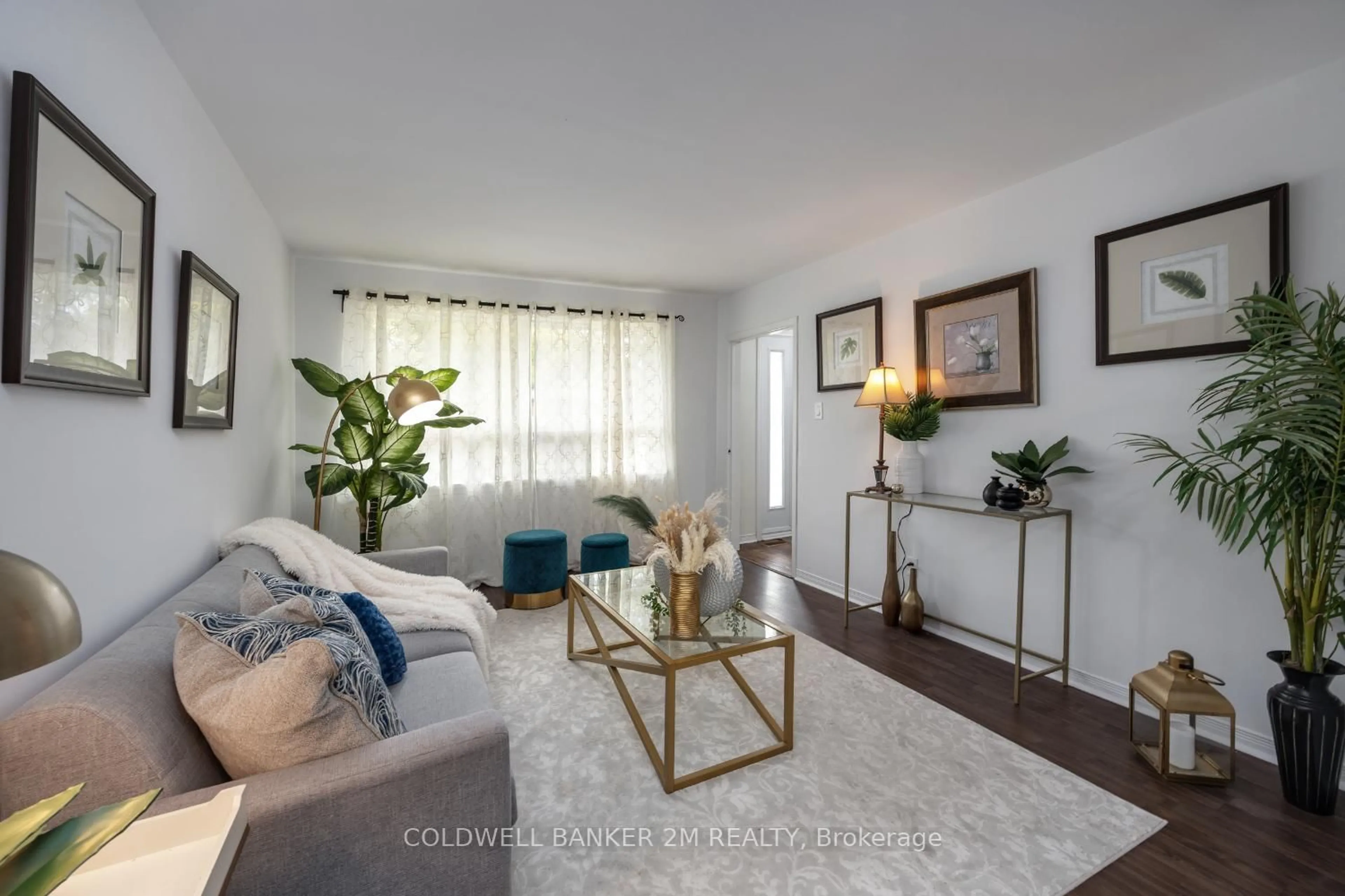 Living room with furniture, unknown for 82 Durham St, Oshawa Ontario L1J 5P7