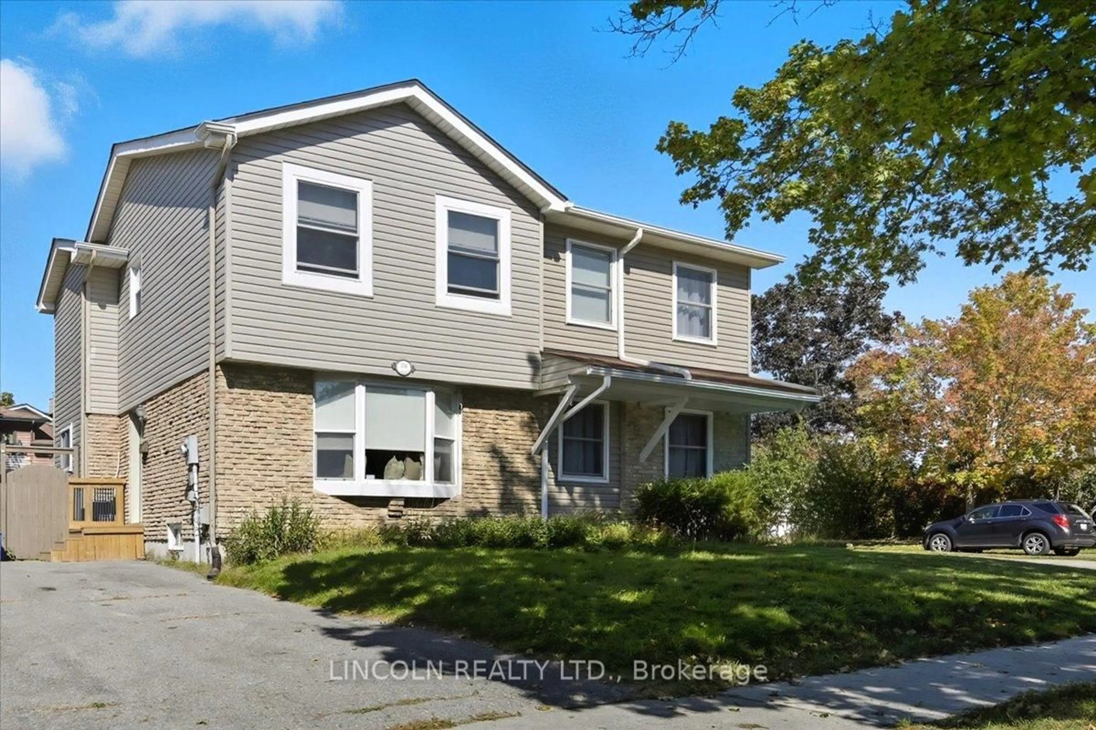 Home with vinyl exterior material, street for 370 Ormond Dr, Oshawa Ontario L1K 1J2