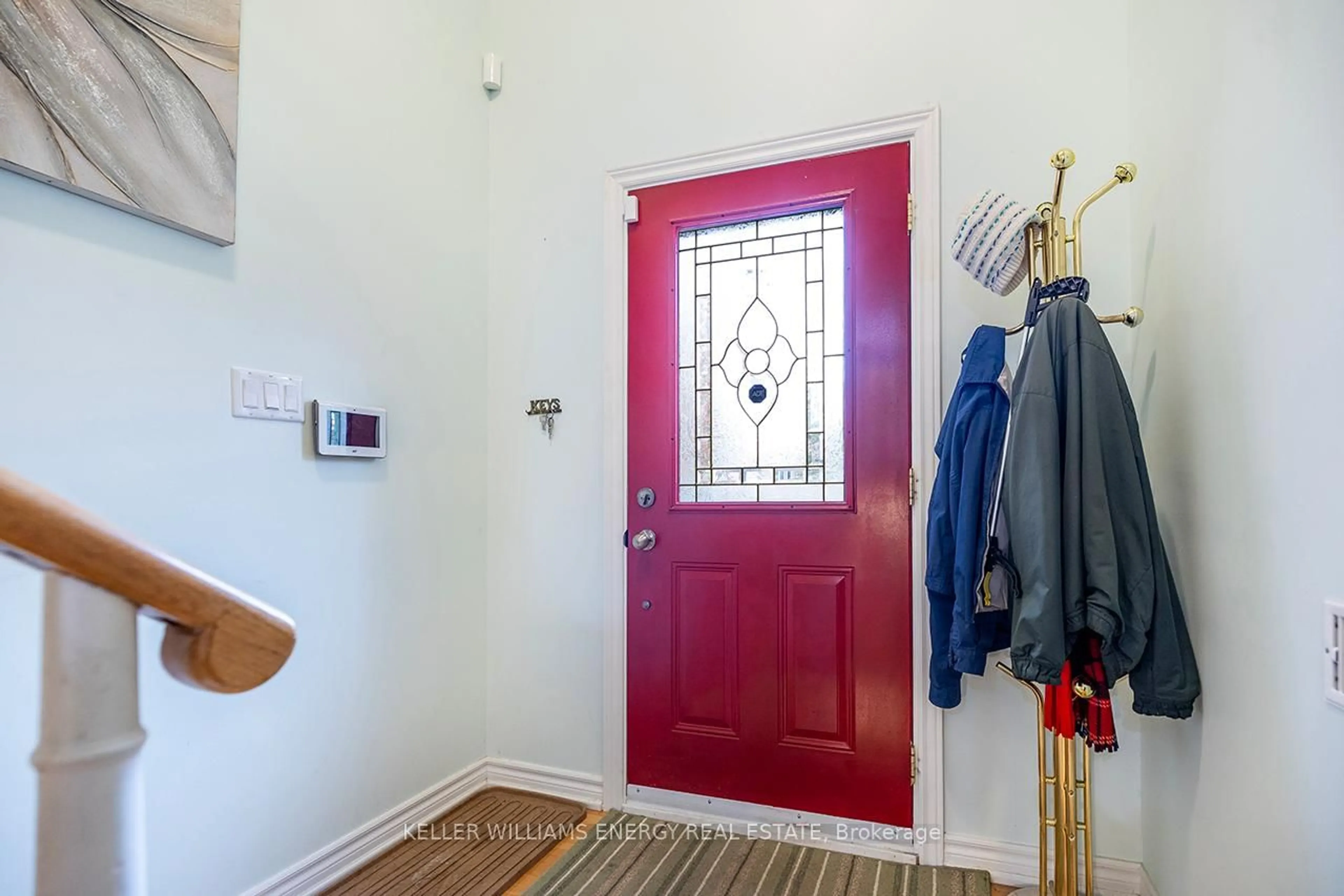Indoor entryway for 676 whistler Dr, Oshawa Ontario L1J 7N7