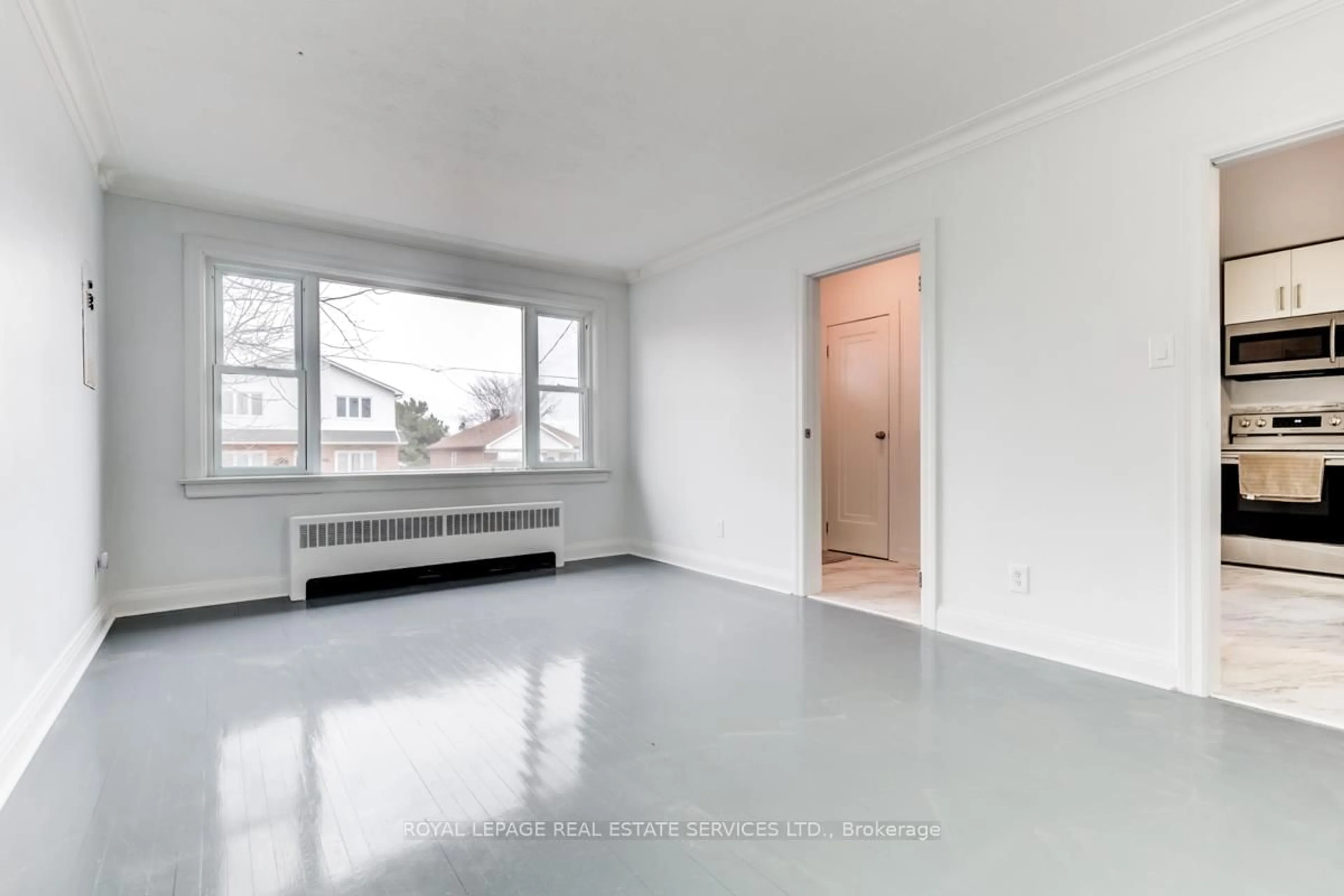 A pic of a room for 122 Chadburn St, Oshawa Ontario L1H 5V4