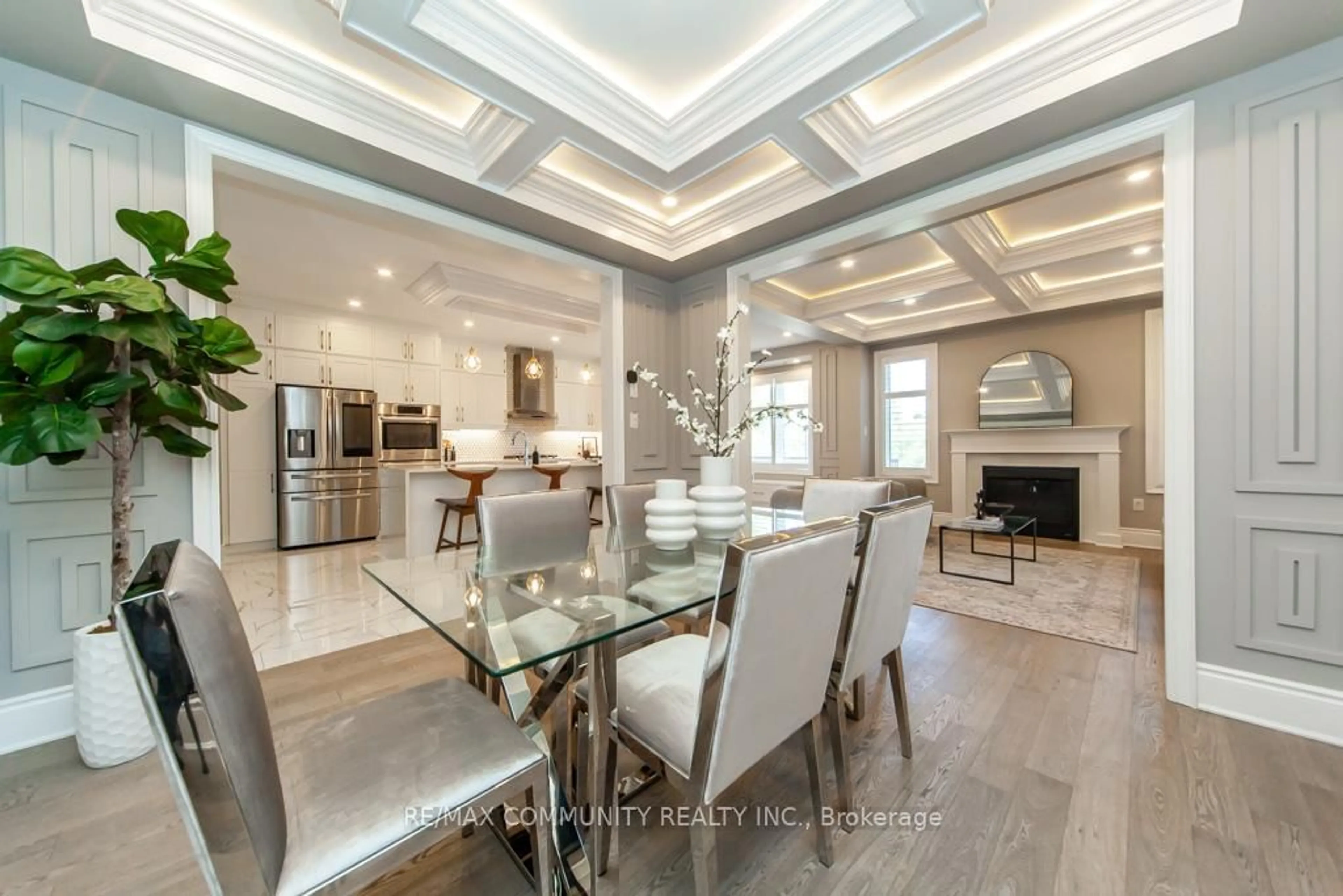 Dining room, ceramic/tile floor for 70 Barkerville Dr, Whitby Ontario L1N 9Y6