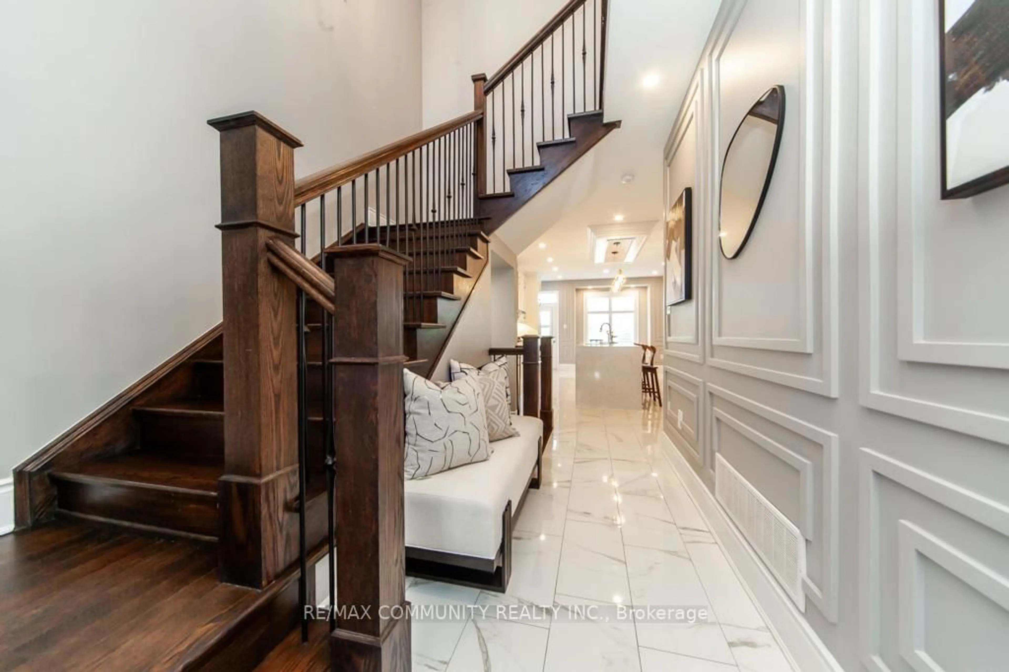 Unknown for 70 Barkerville Dr, Whitby Ontario L1N 9Y6
