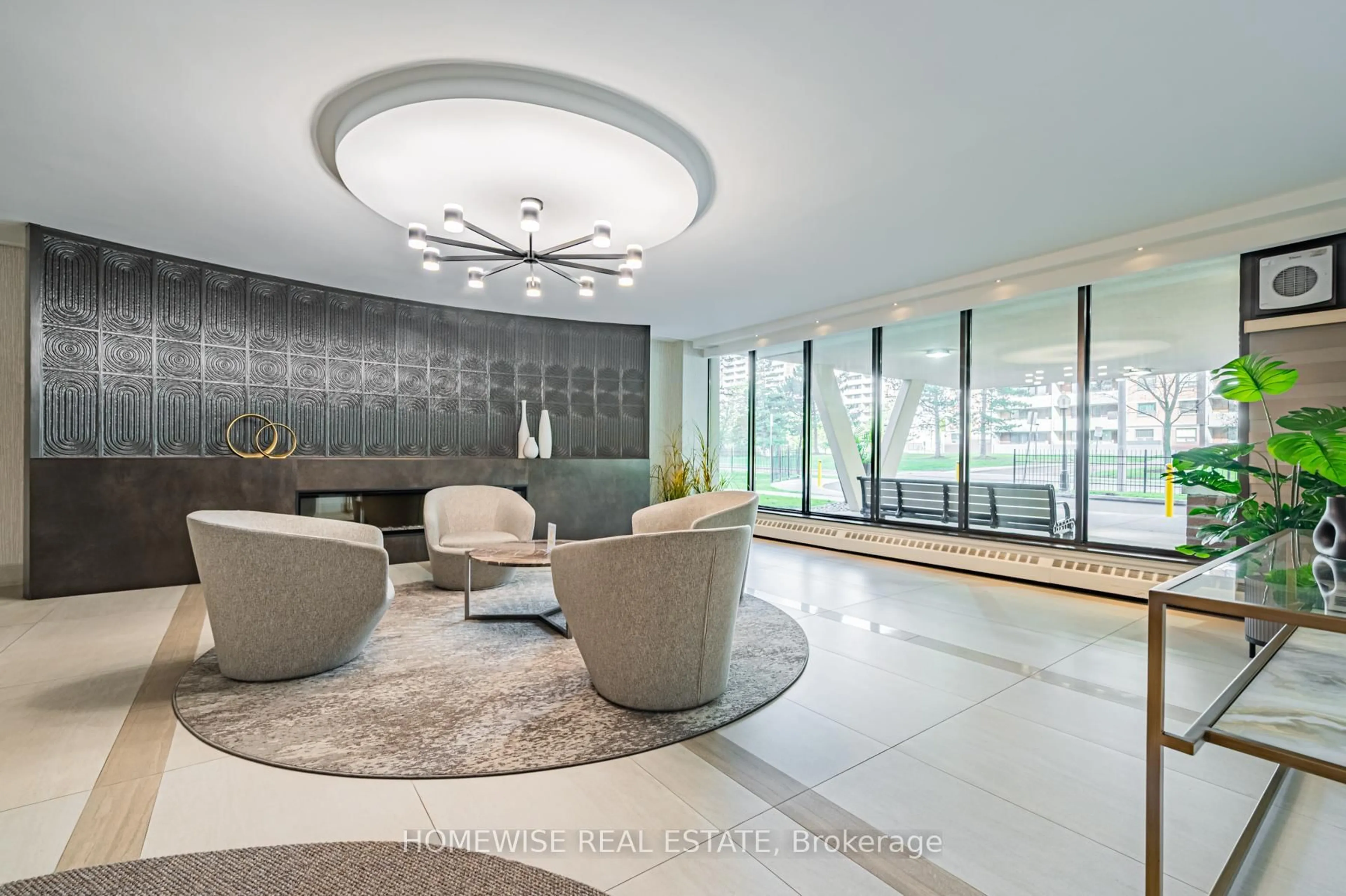 Indoor foyer for 101 Prudential Dr #314, Toronto Ontario M1P 4S5