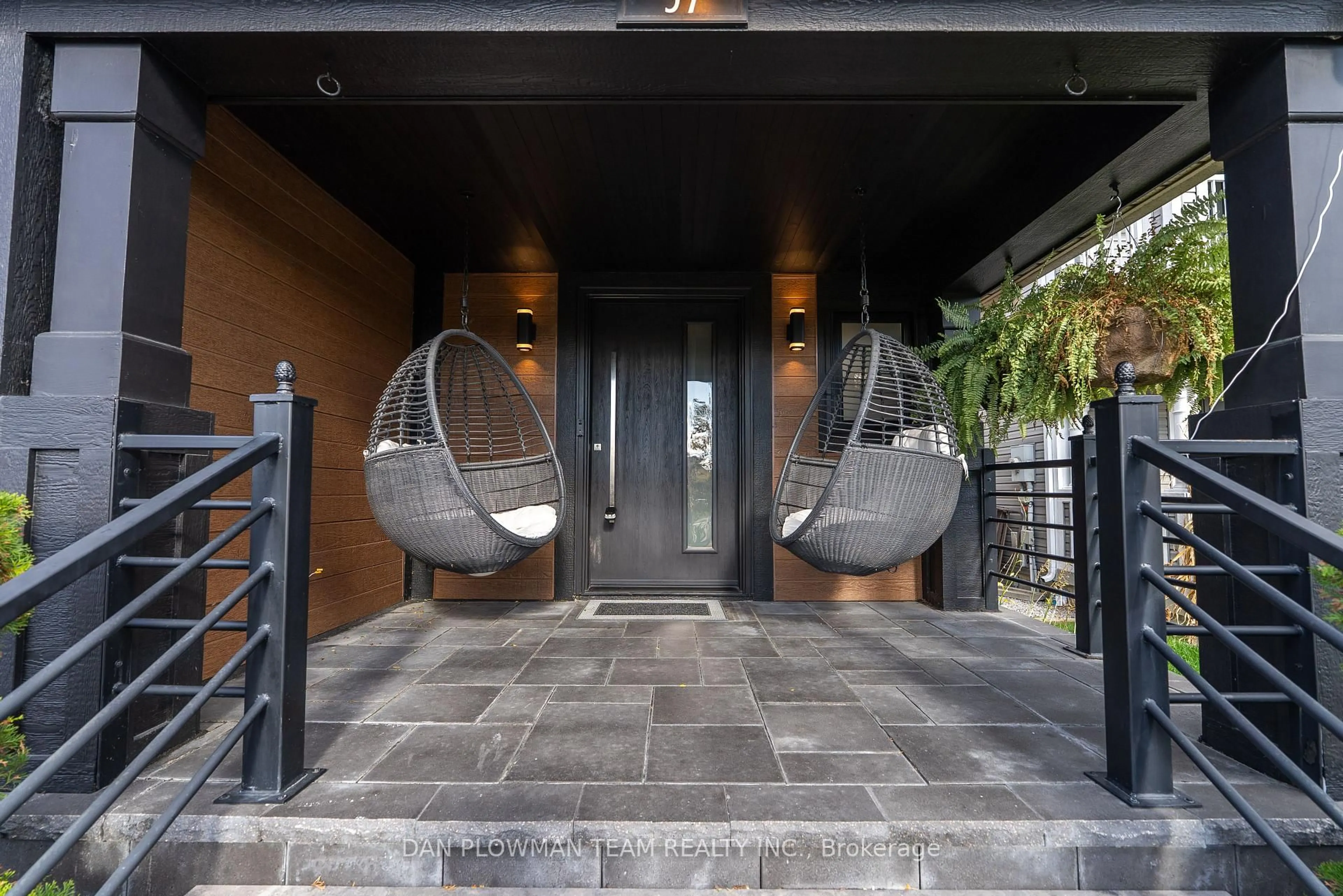 Indoor entryway for 97 Hammond St, Clarington Ontario L1C 5H6