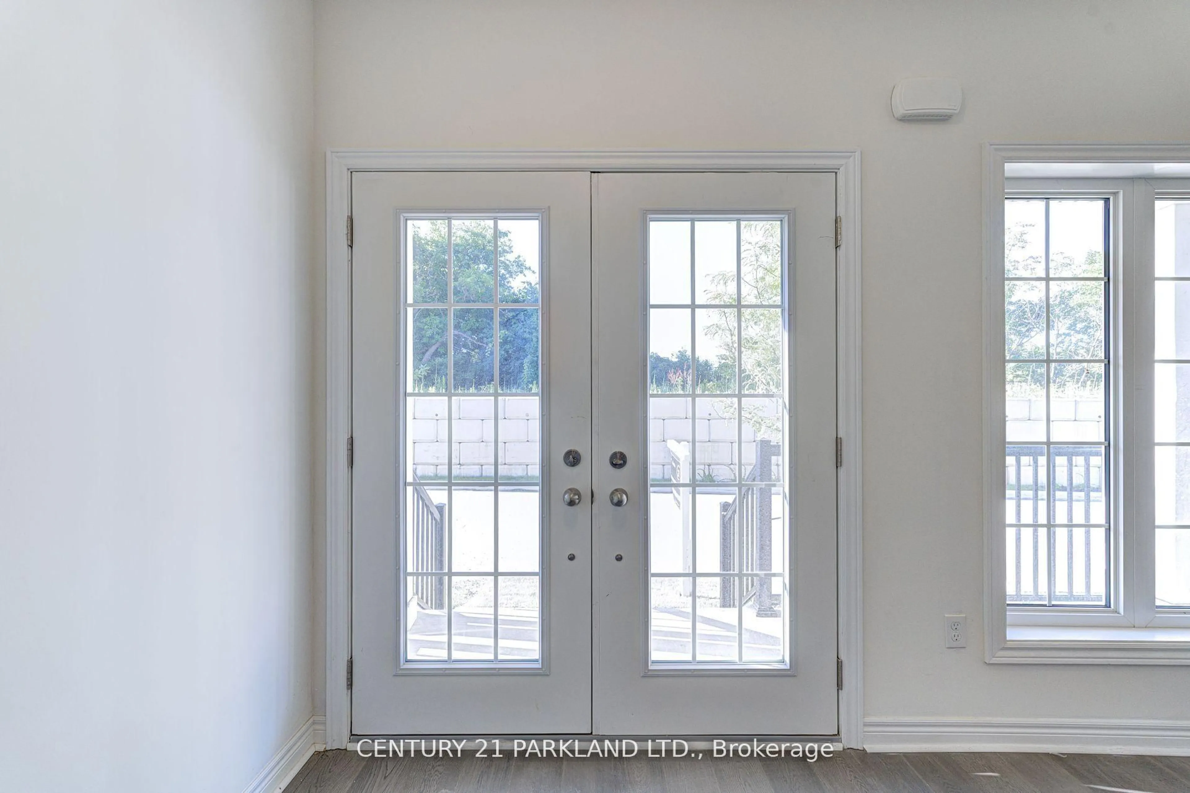 Indoor entryway for 1741 Fairport Rd #POTL #4, Pickering Ontario L1V 1S9