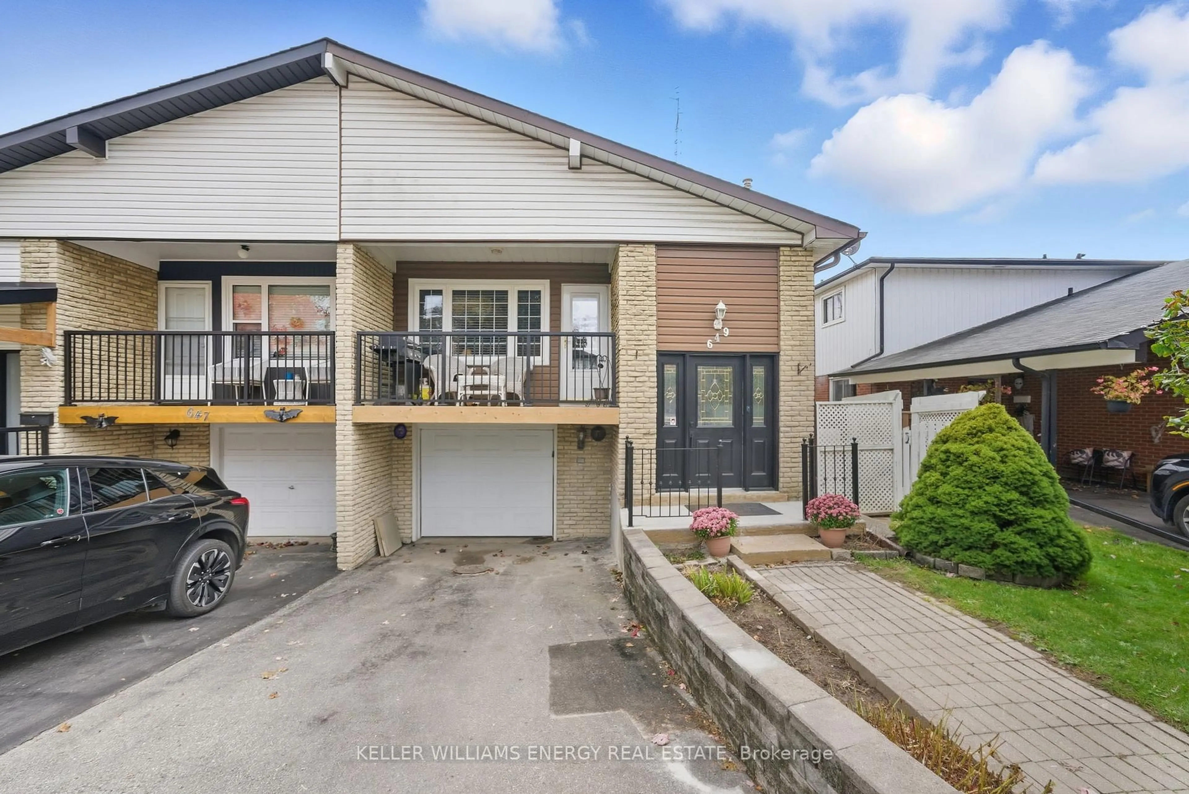 A pic from outside/outdoor area/front of a property/back of a property/a pic from drone, street for 649 Berwick Cres, Oshawa Ontario L1J 3E6