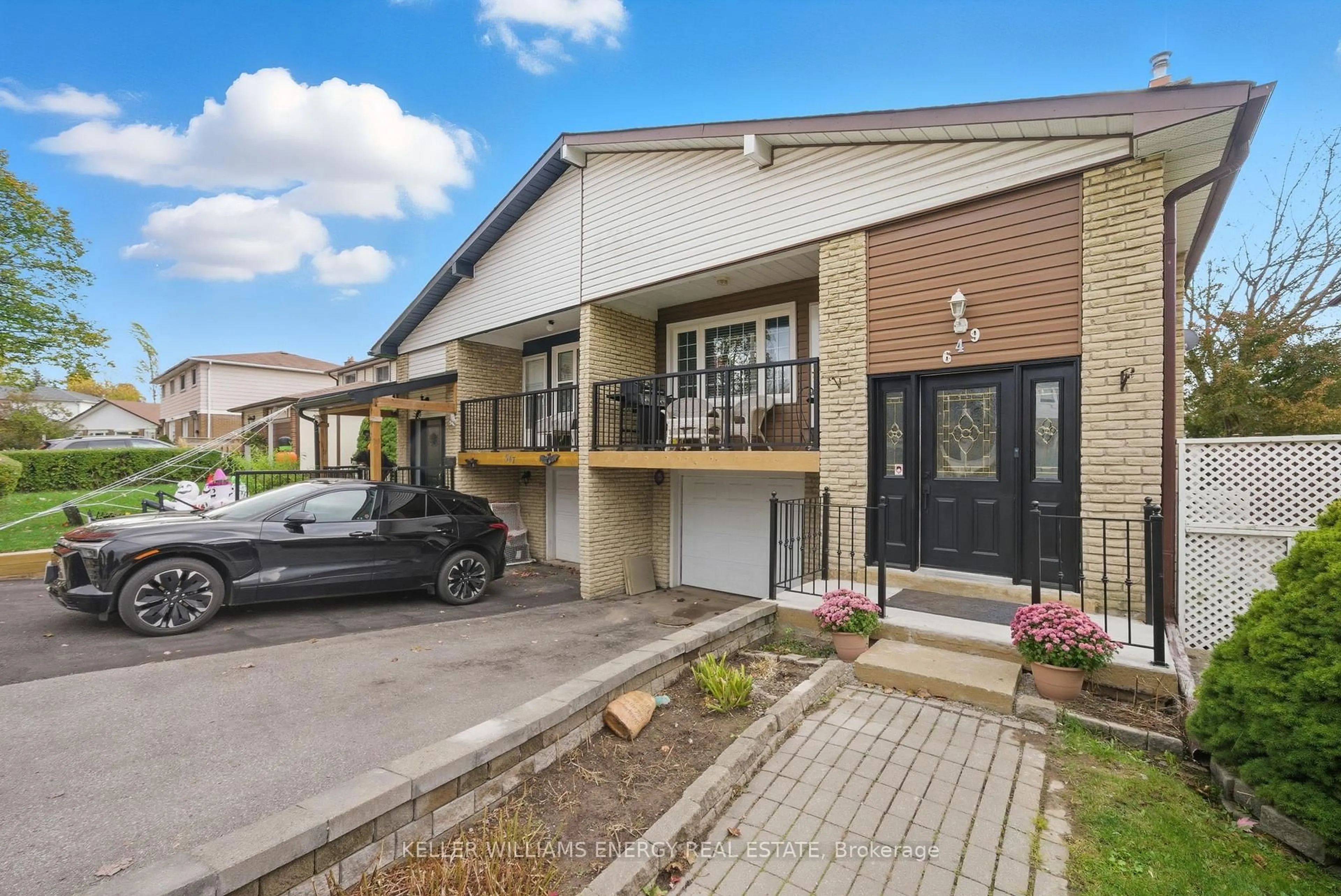 Patio, street for 649 Berwick Cres, Oshawa Ontario L1J 3E6