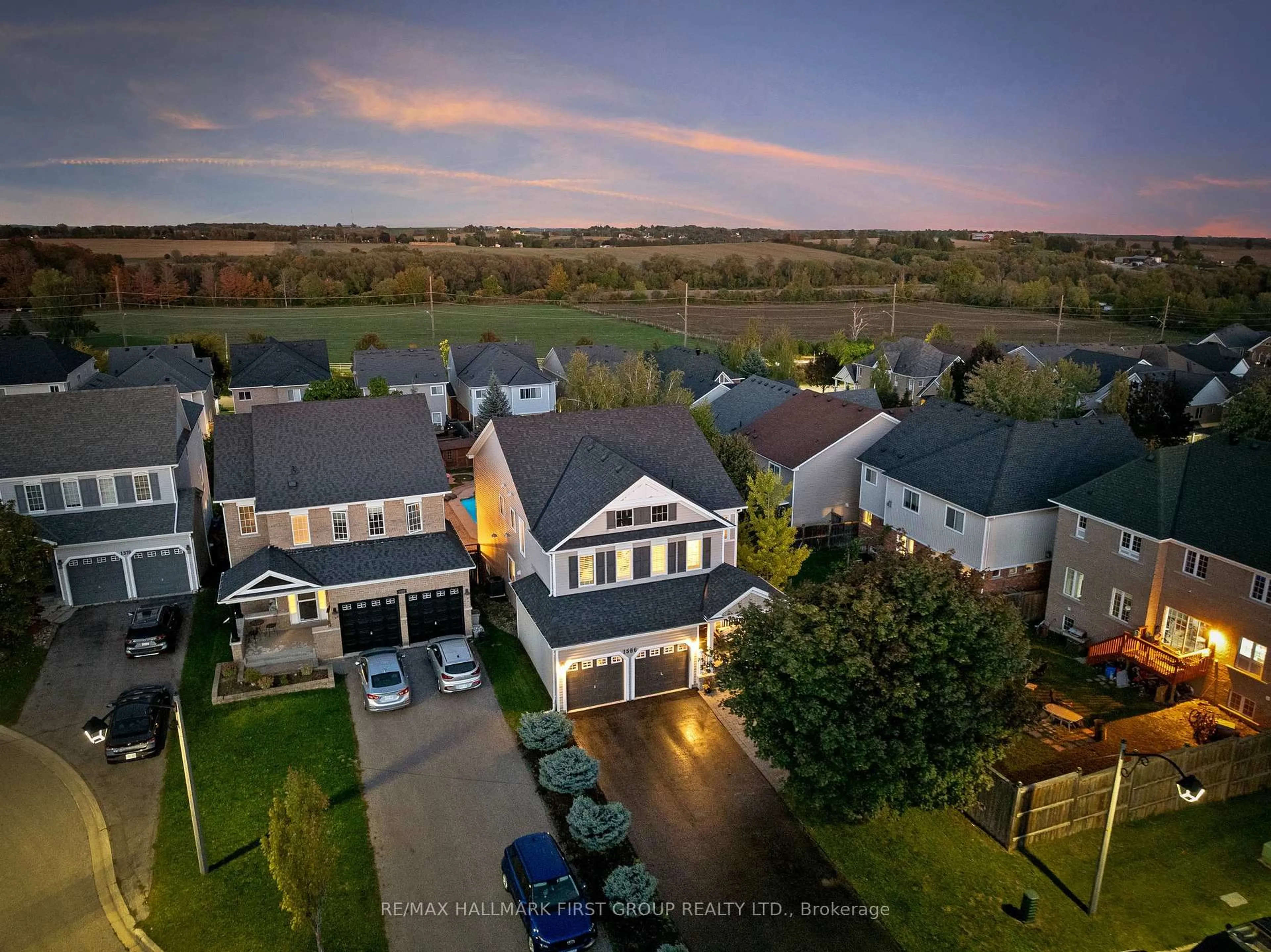 A pic from outside/outdoor area/front of a property/back of a property/a pic from drone, unknown for 1586 Docking Crt, Oshawa Ontario L1K 0H3