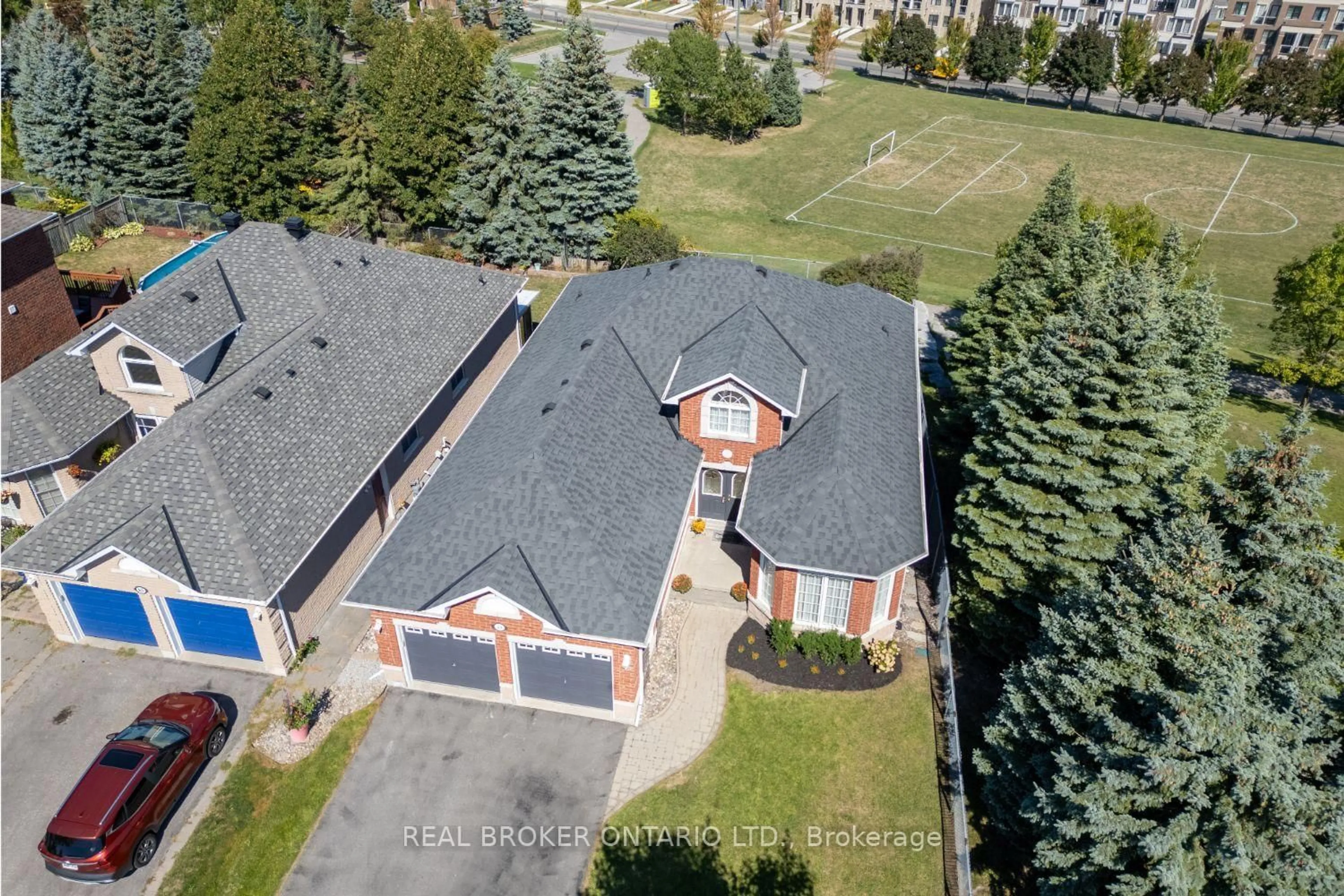 A pic from outside/outdoor area/front of a property/back of a property/a pic from drone, street for 69 Padfield Dr, Clarington Ontario L1C 5E7