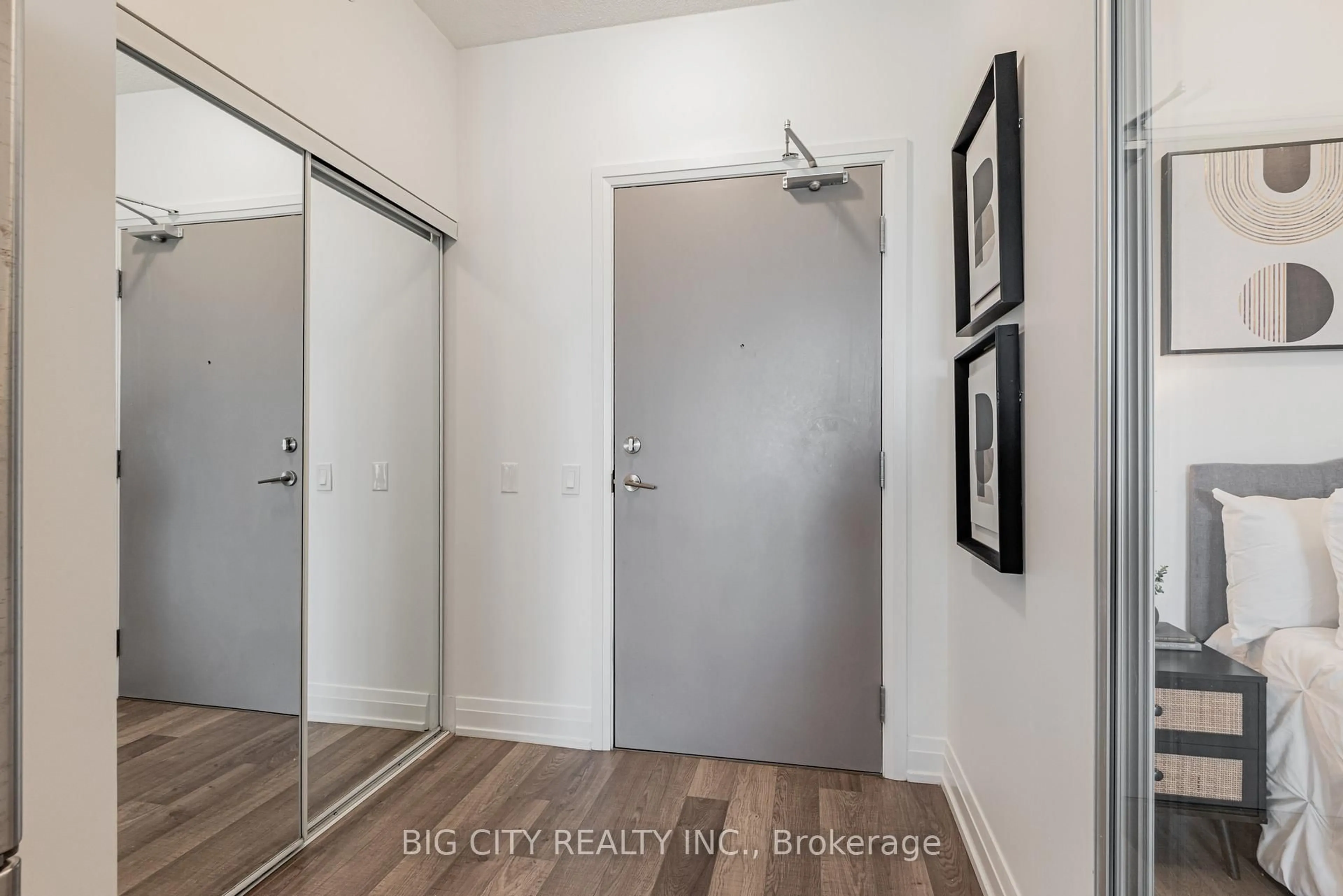 Indoor entryway for 3121 Sheppard Ave #611, Toronto Ontario M1T 3J7