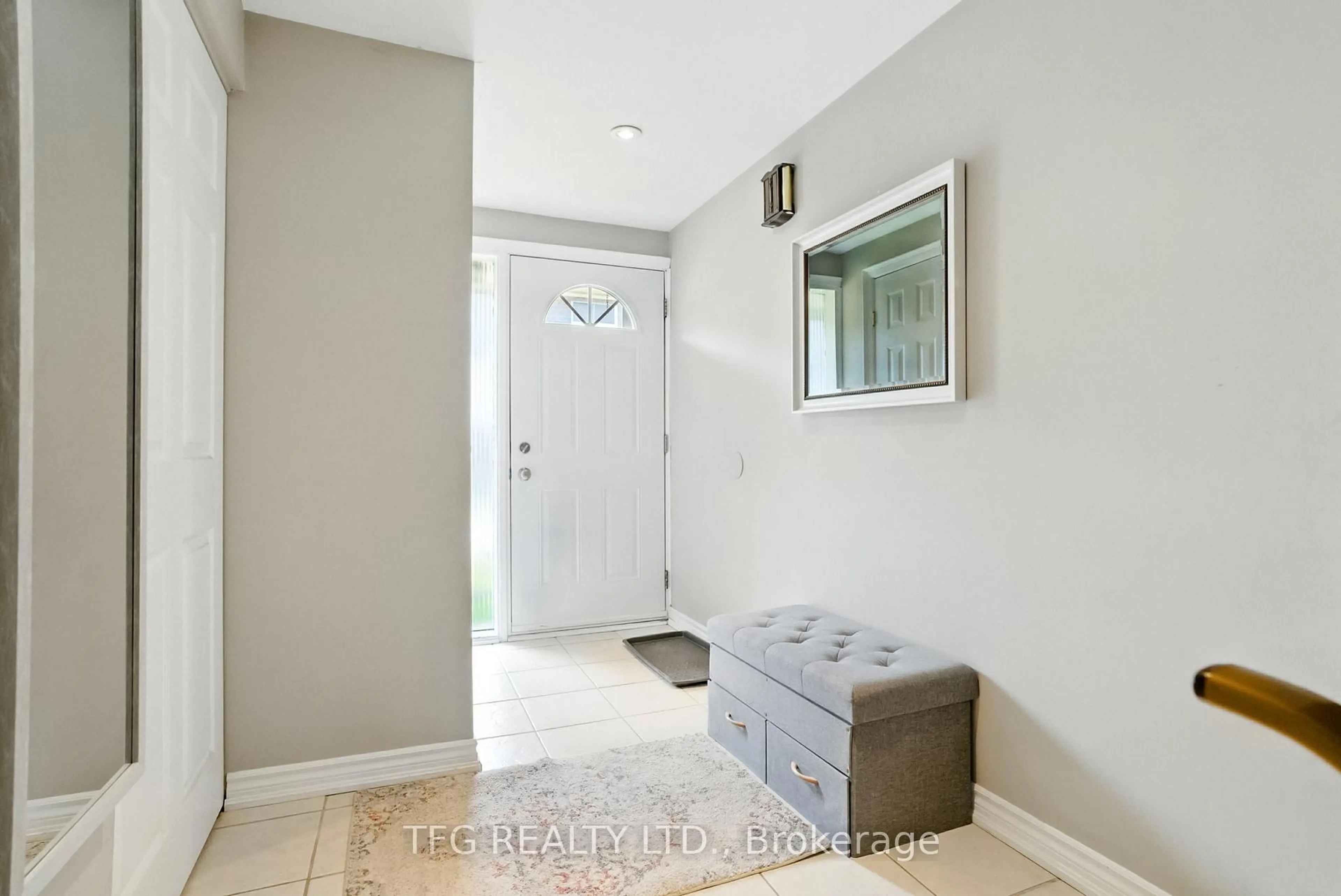 Indoor entryway for 222 Pearson St #45, Oshawa Ontario L1G 7C6