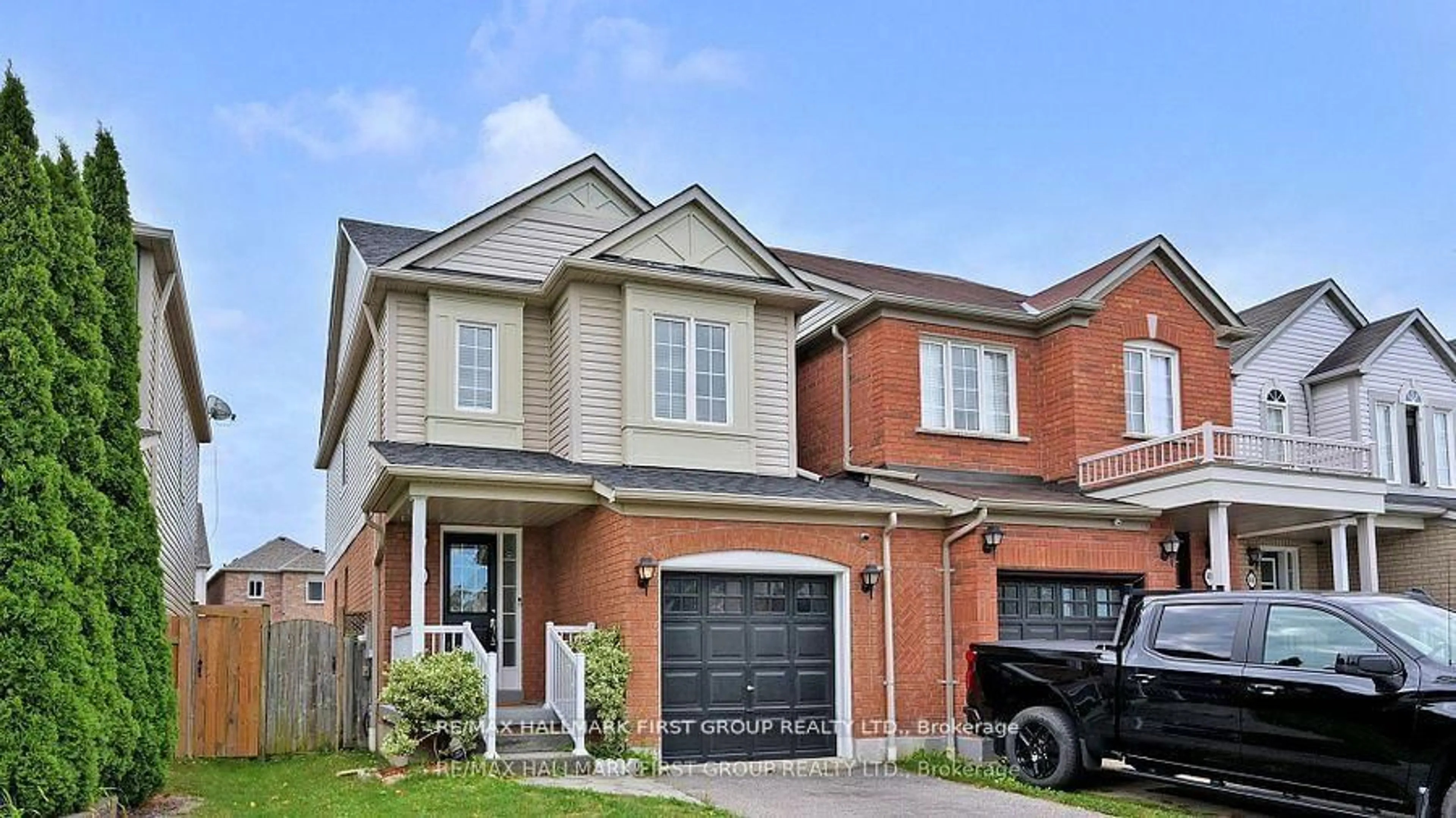 Home with brick exterior material, street for 39 ROBIDEAU Pl, Whitby Ontario L1R 3G6