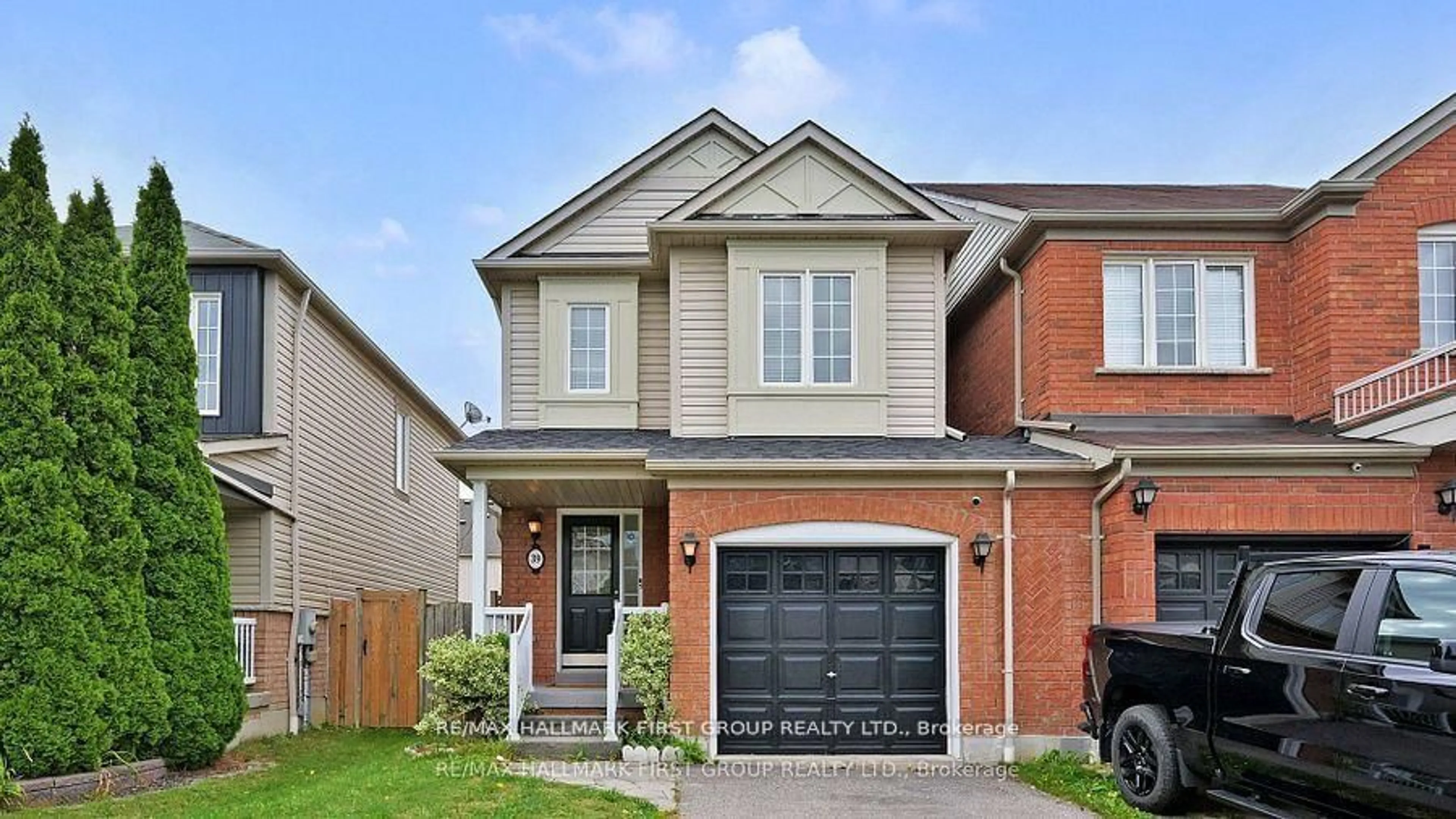 Home with brick exterior material, street for 39 ROBIDEAU Pl, Whitby Ontario L1R 3G6