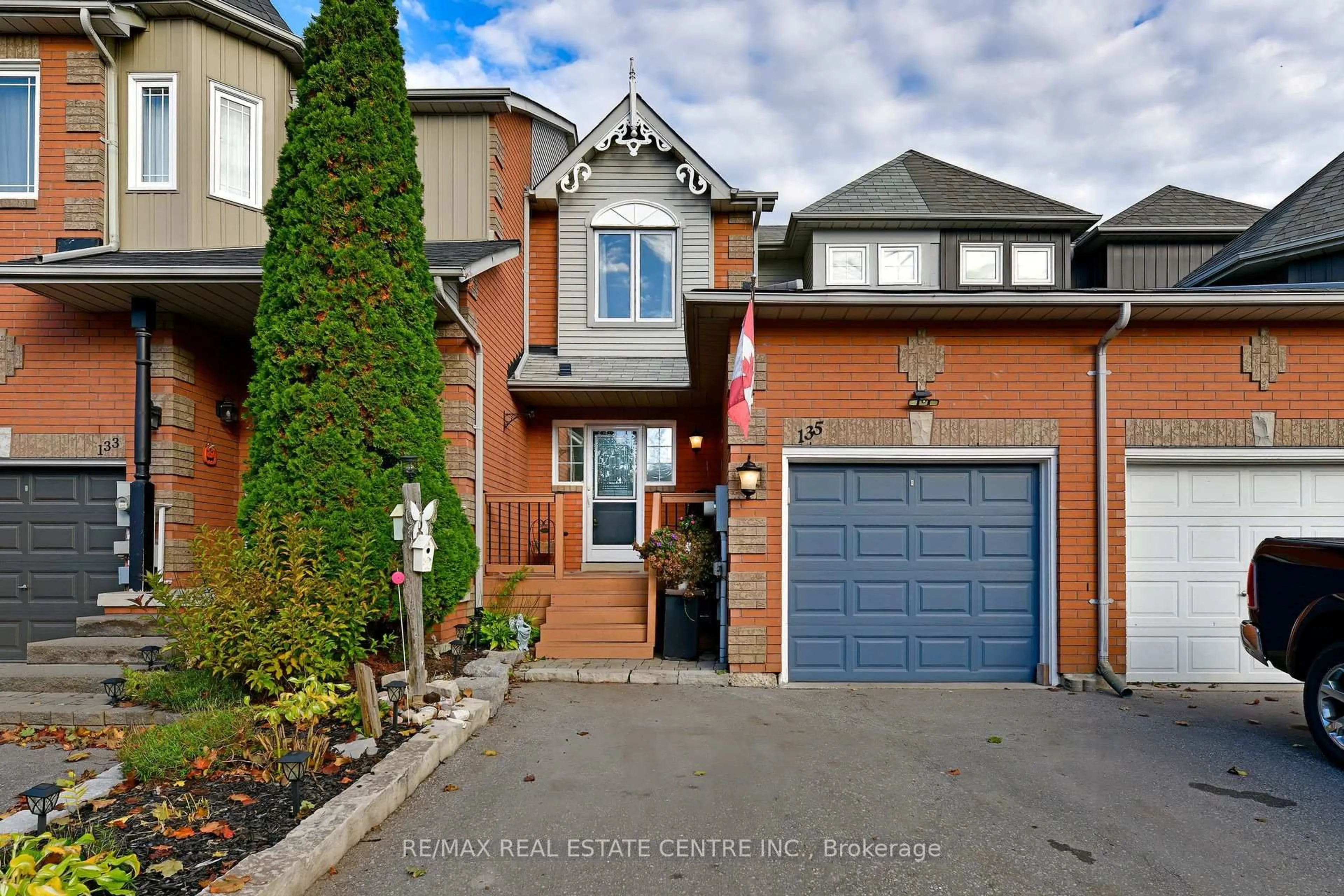 Home with brick exterior material, street for 135 Trewin Lane, Clarington Ontario L1C 4X3