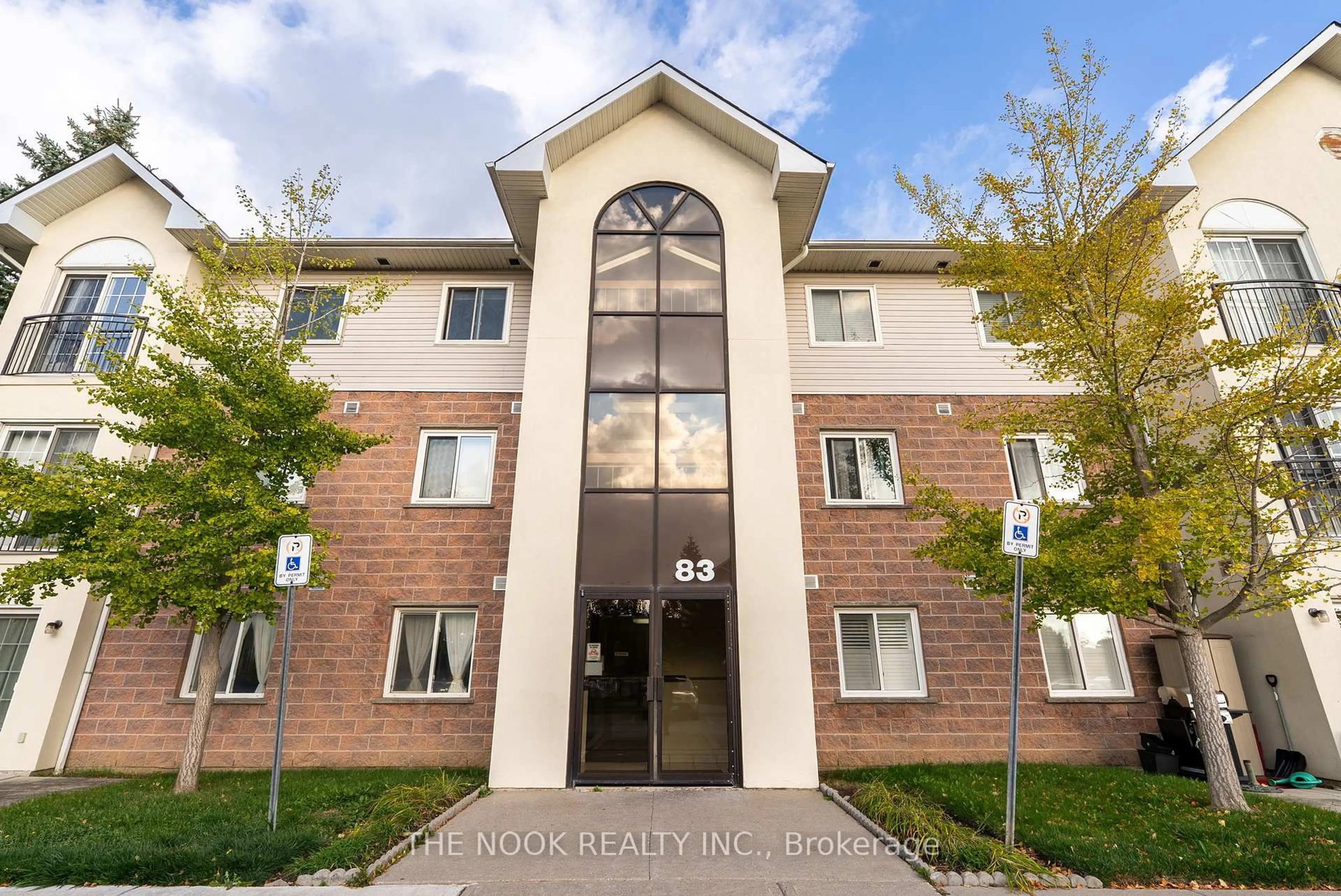 Patio, building for 83 Aspen Springs Dr #104, Clarington Ontario L1C 5J7