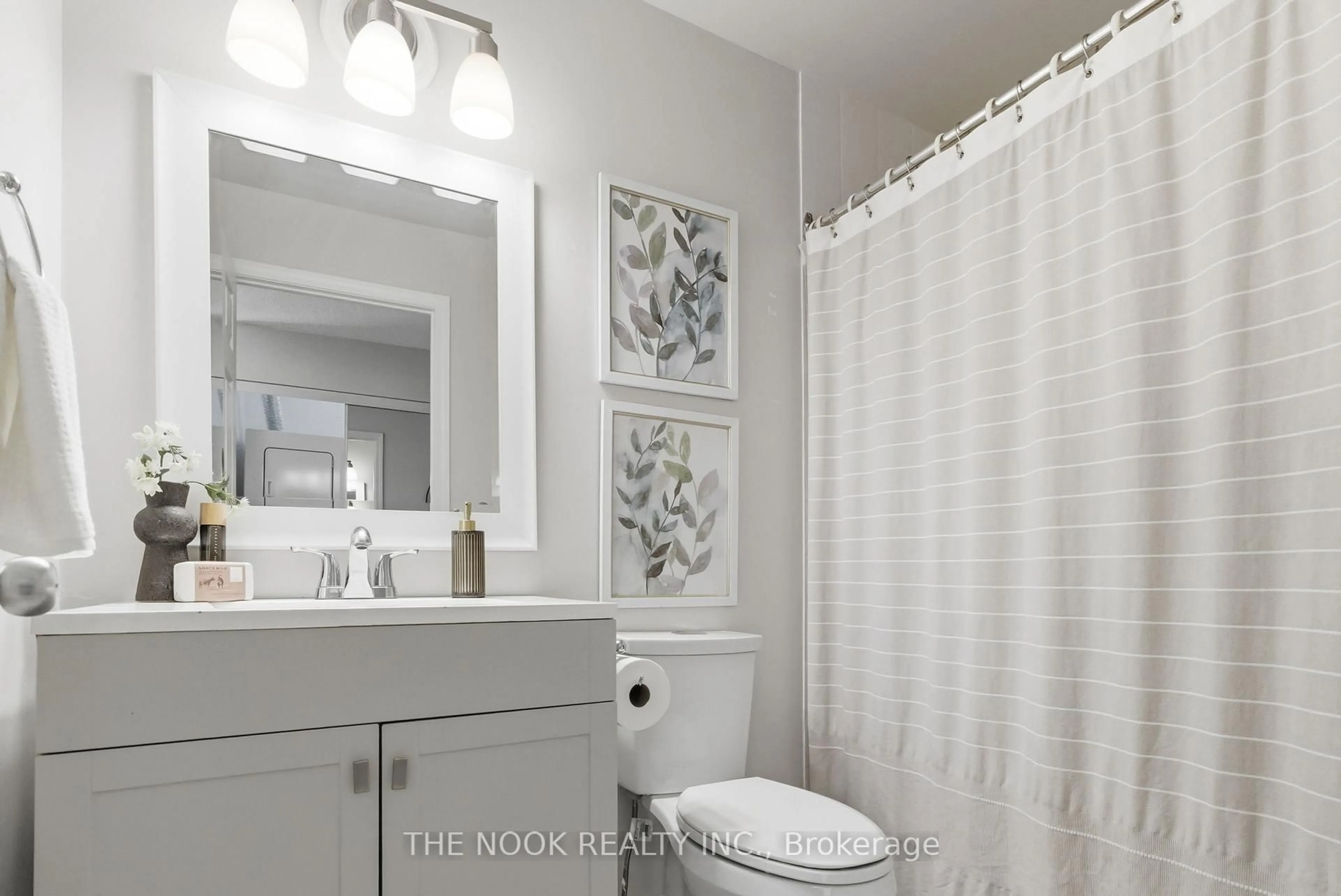Standard bathroom, unknown for 83 Aspen Springs Dr #104, Clarington Ontario L1C 5J7